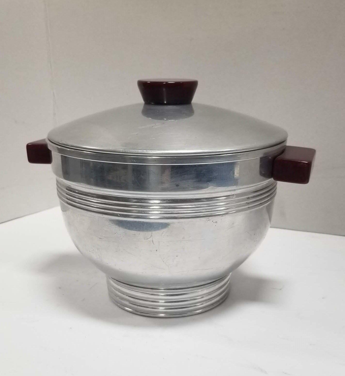 20th Century Midcentury Chrome Ice Bucket with Bakelite Handles and Lid Top For Sale
