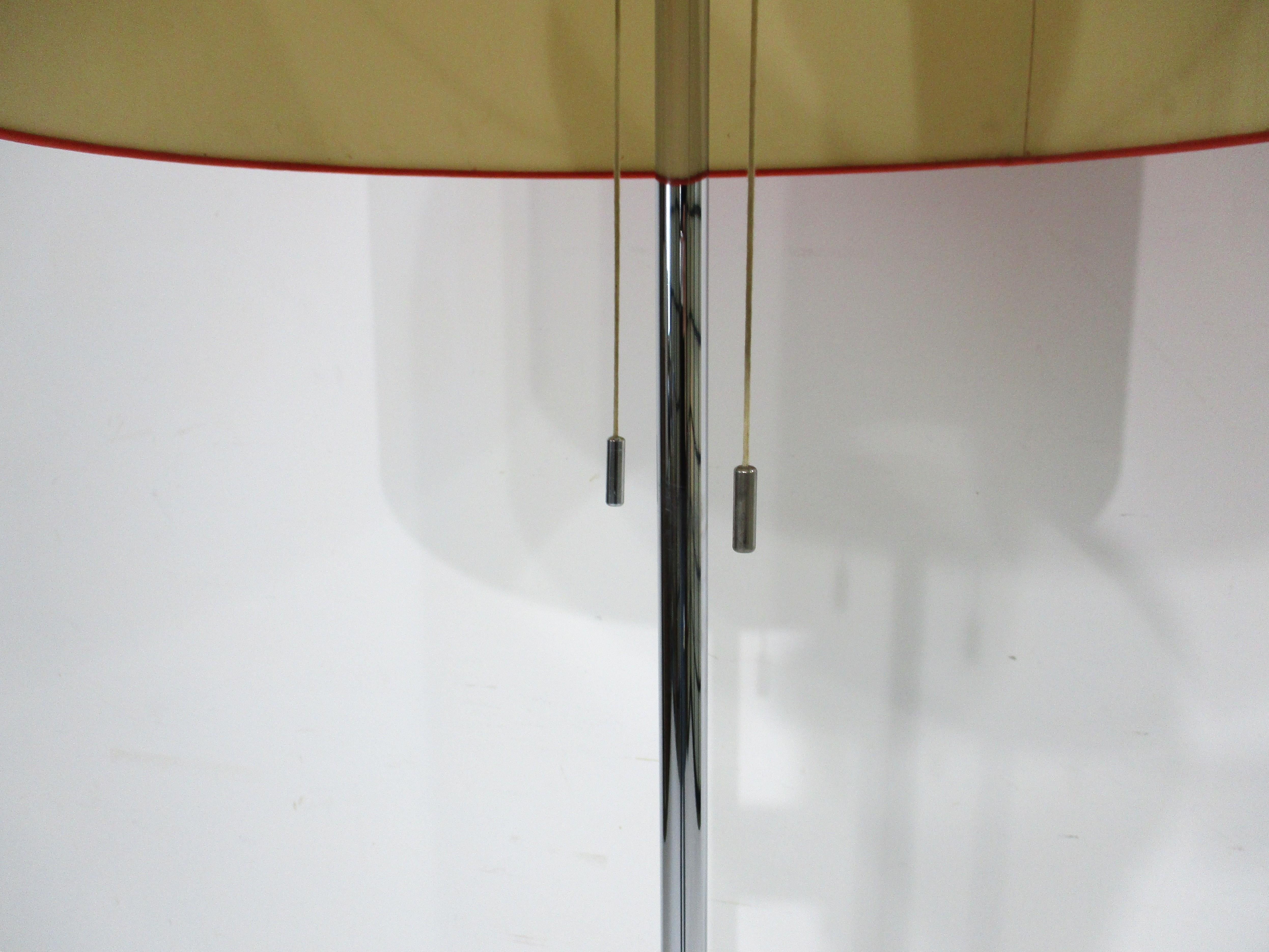 Mid-Century Modern Lampadaire Staff mi-siècle chromé/lin en vente