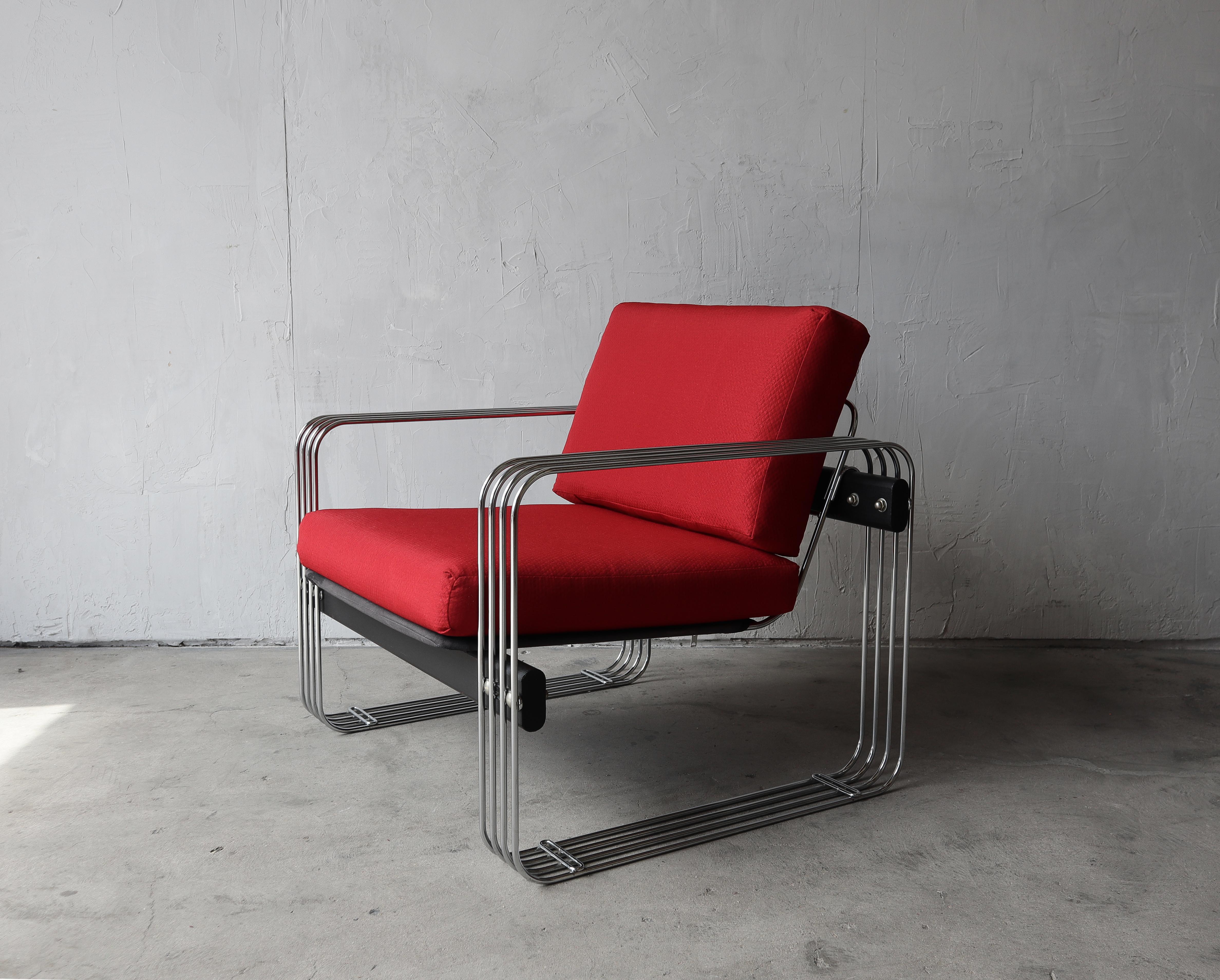 Nice Mid-Century Modern lounge chair by Heinz Meier for Landes Furniture. The chair has a chrome rod and wood frame and removable cushions. 

Overall the chair is in great condition. The red upholstery is in good condition and free of any damage,