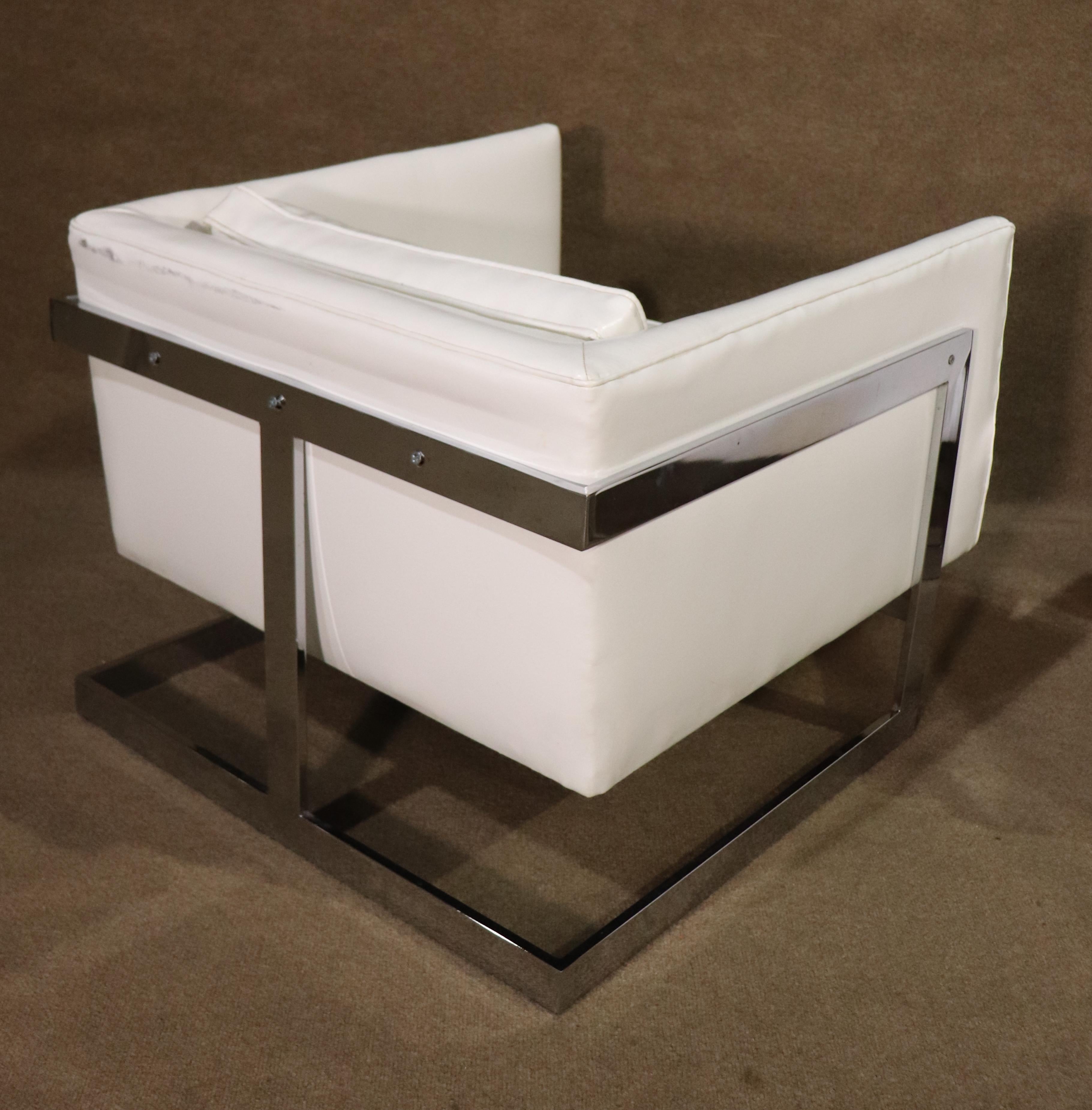 Mid-Century moderno Sedie da salotto cromate in stile Milo Baughman del metà secolo in vendita