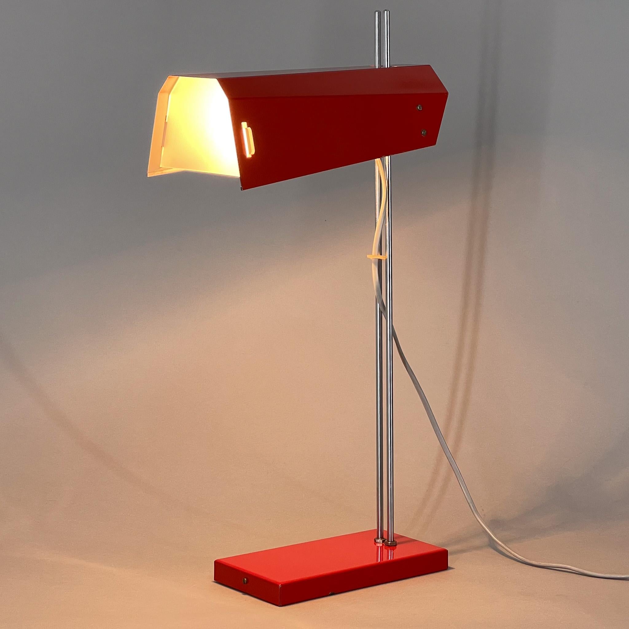 Vintage red teal and chrome table or desk lamp with adjustable lamp shade hight. Produced by Lidokov in former Czechoslovakia in the 1970's.
Us adapter included.
Bulb: 1x E26-E27.