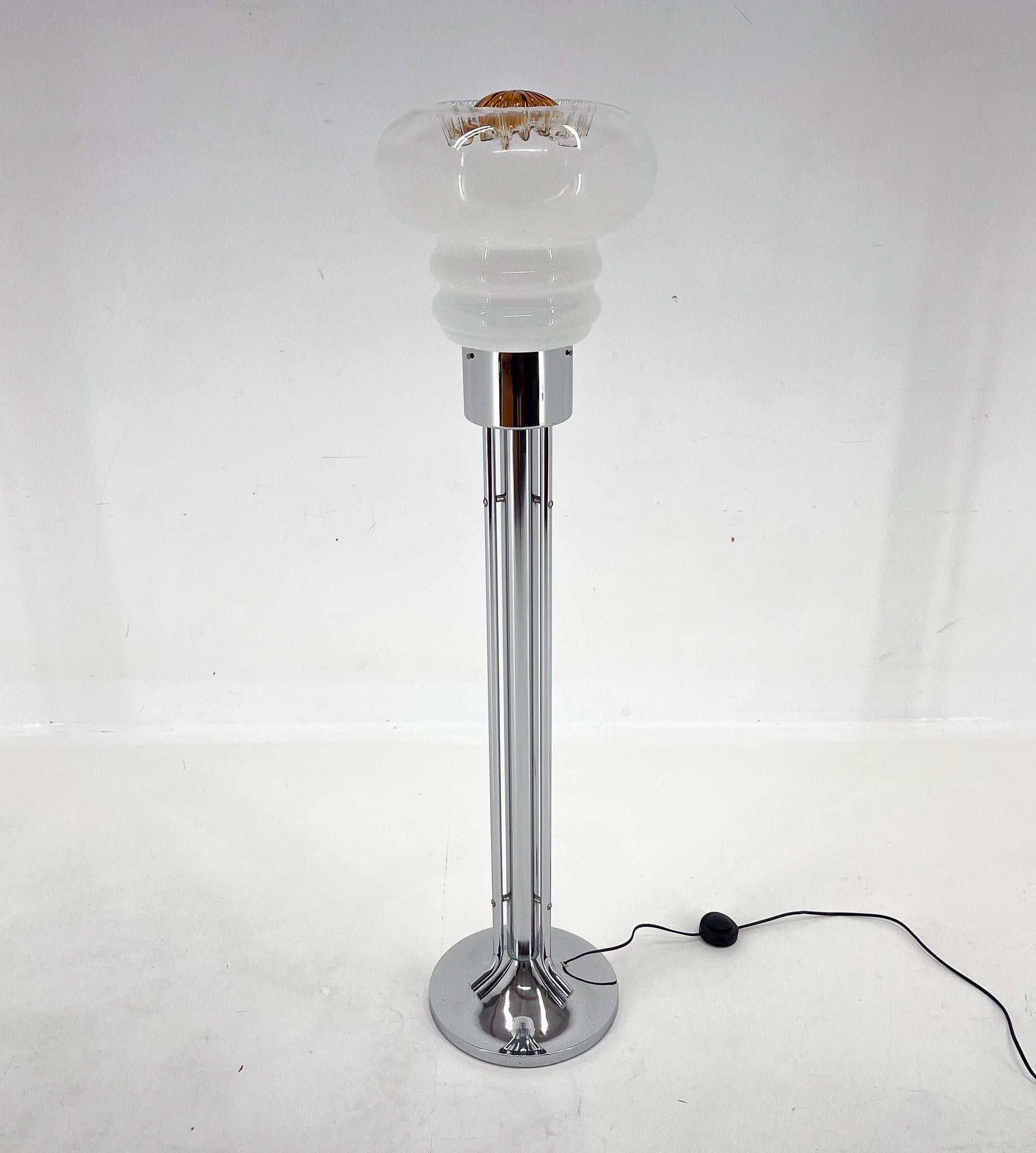 Vintage floor lamp made of hand-blown Murano glass made in Italy in the 1970s. The lamp has been restored and has new wiring with step-on switch.