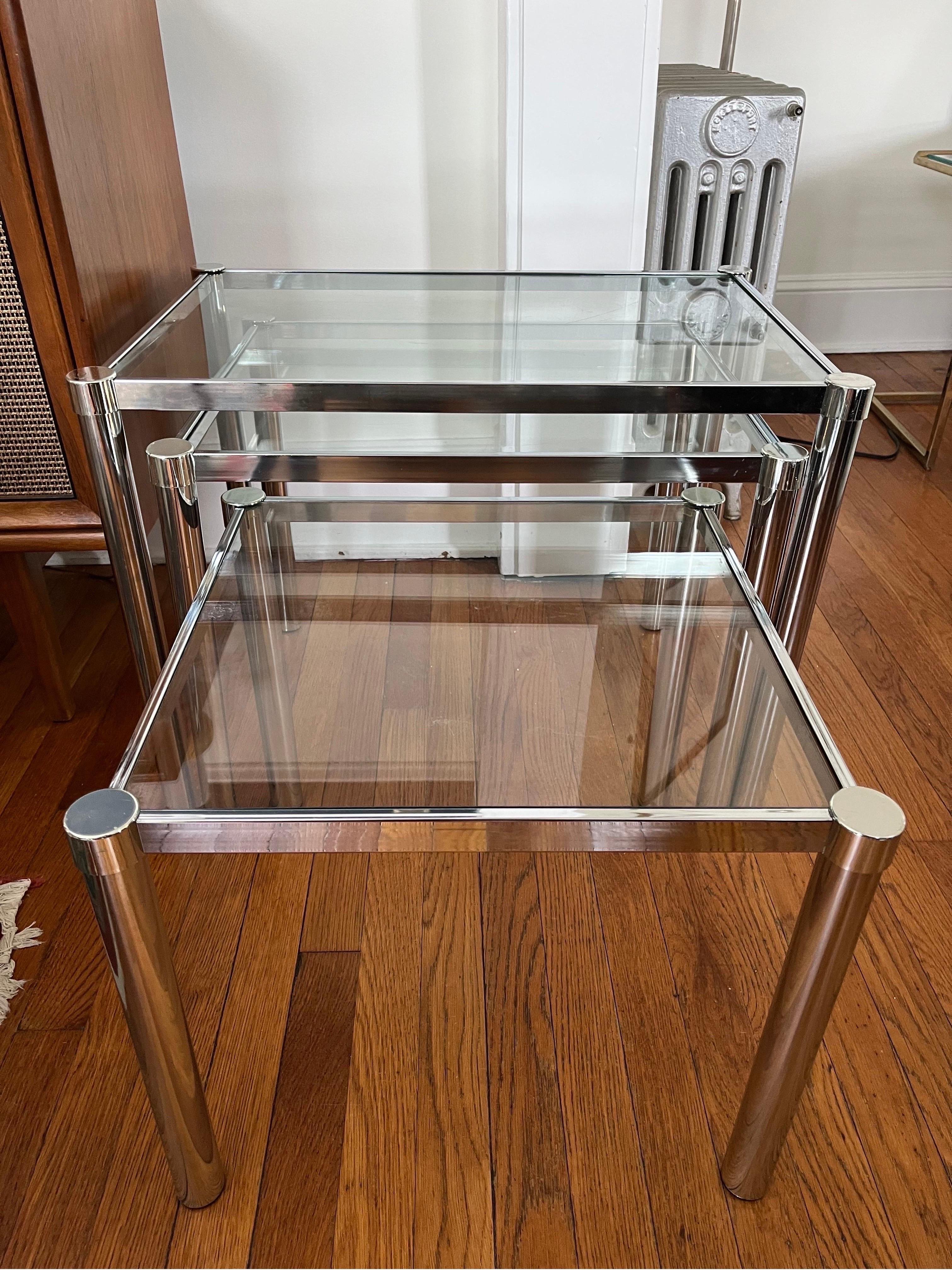 Mid Century Chrome Nesting Tables In Good Condition For Sale In W Allenhurst, NJ