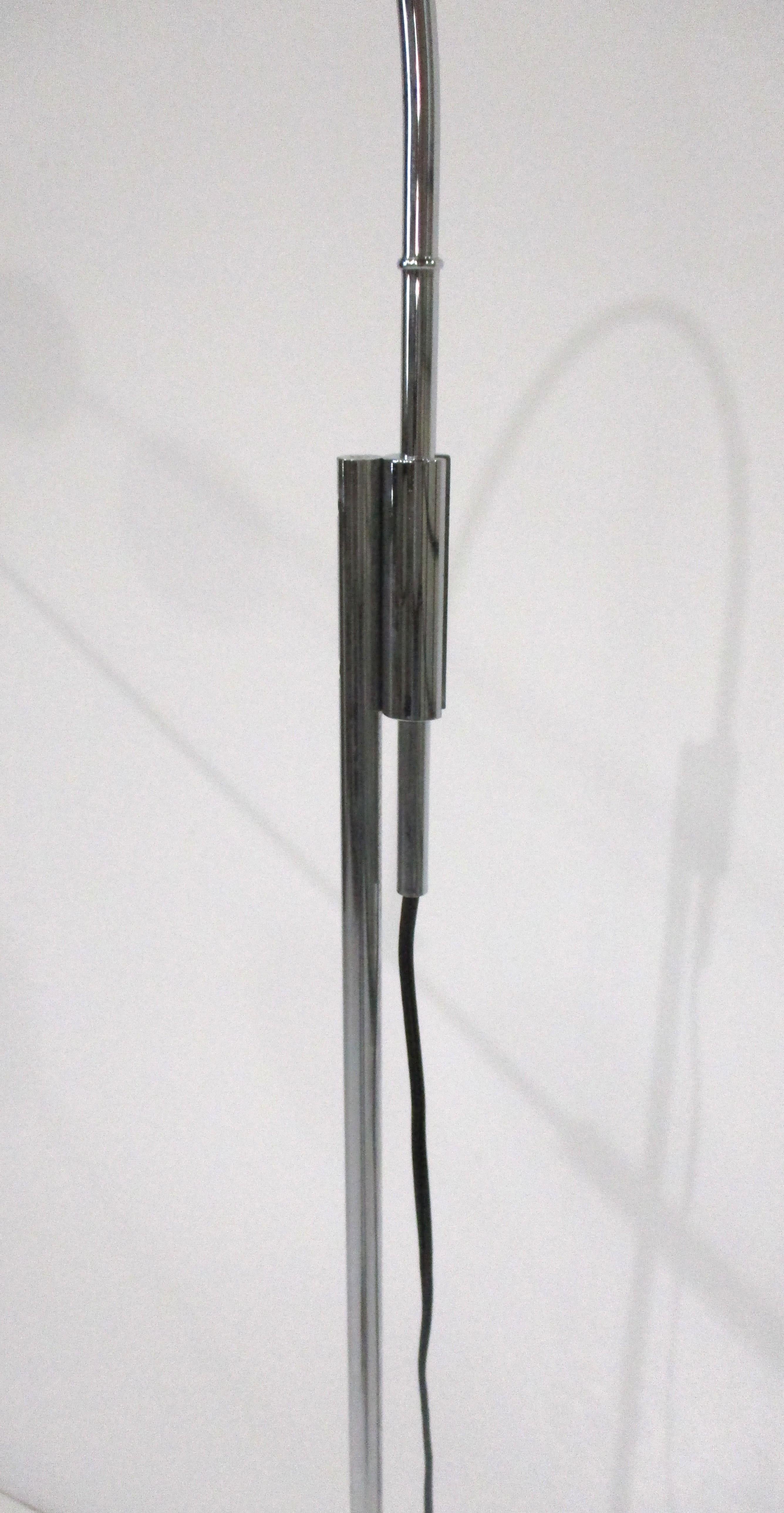 XX secolo Robert Sonneman - Lampada da terra Orbiter in cromo del Medioevo in vendita