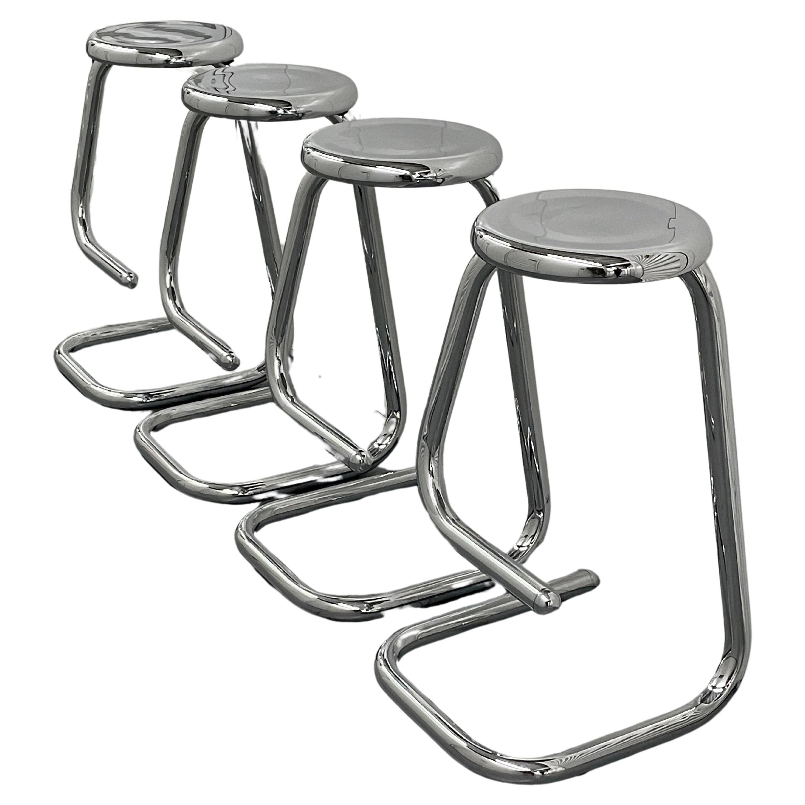 Mid Century Chrome Paperclip Bar Stools by Kinetics – Set of 4 In Good Condition For Sale In Los Angeles, CA