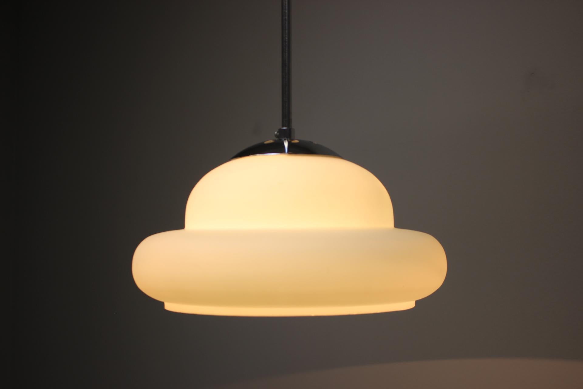 Ciondolo cromato di metà secolo, anni '60, Cecoslovacchia in vendita 4