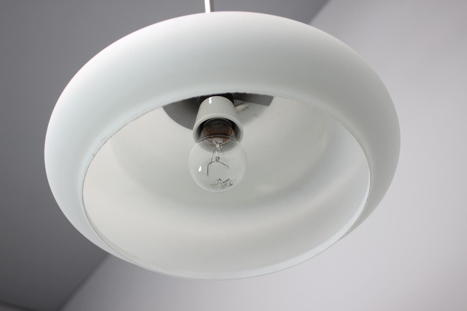 Vetro Ciondolo cromato di metà secolo, anni '60, Cecoslovacchia in vendita