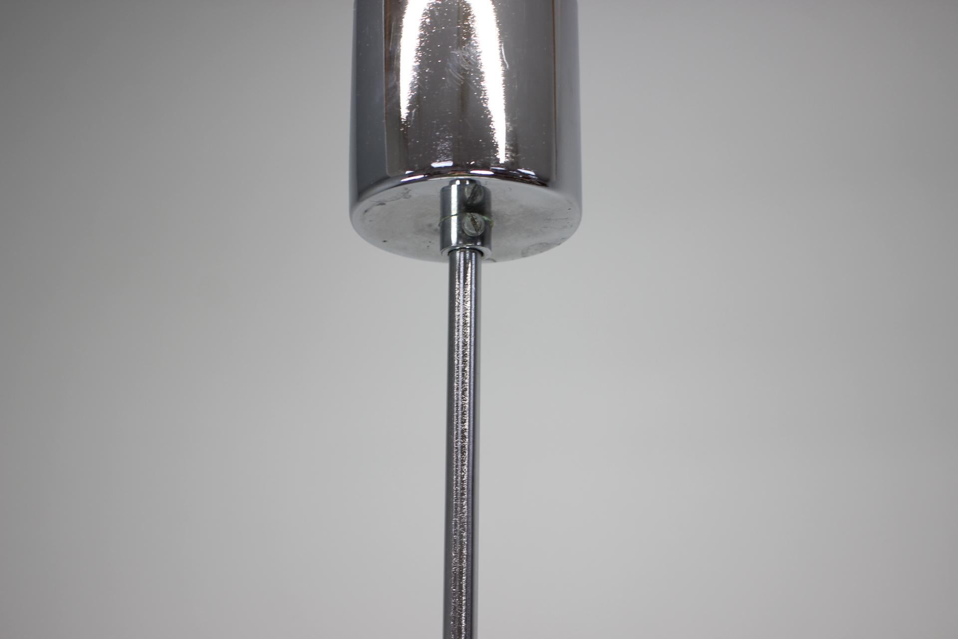 Ciondolo cromato di metà secolo, anni '60, Cecoslovacchia in vendita 1