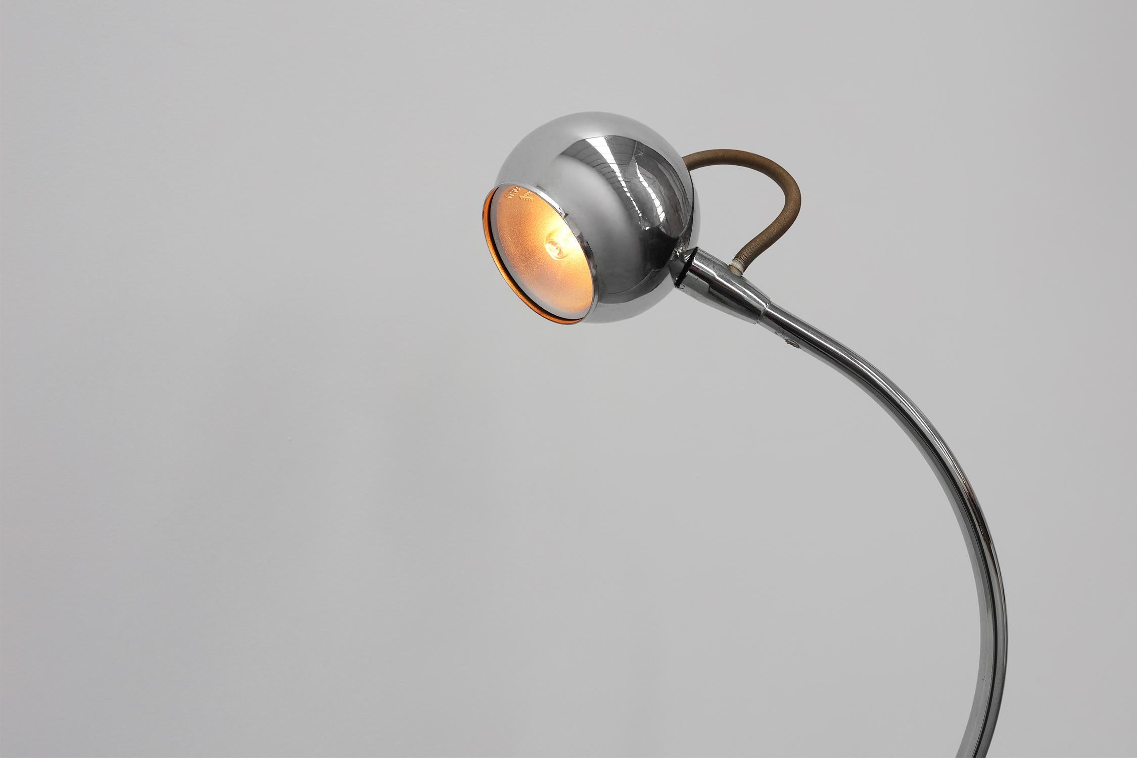 Lámpara de pie cromada de mediados de siglo de Nordlux, Dinamarca Años 70 Danés en venta