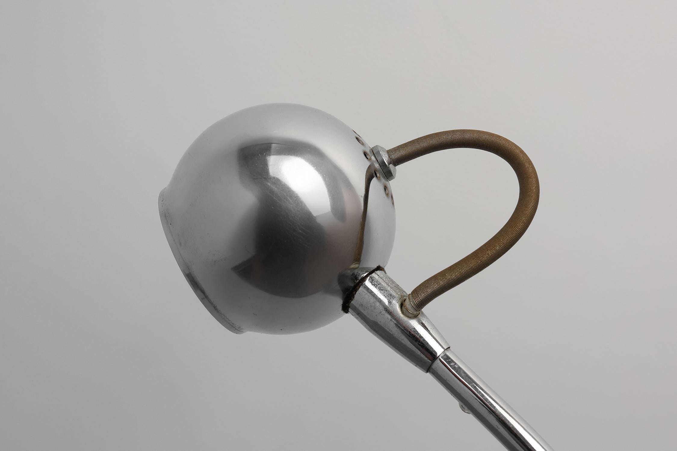 Lámpara de pie cromada de mediados de siglo de Nordlux, Dinamarca Años 70 finales del siglo XX en venta