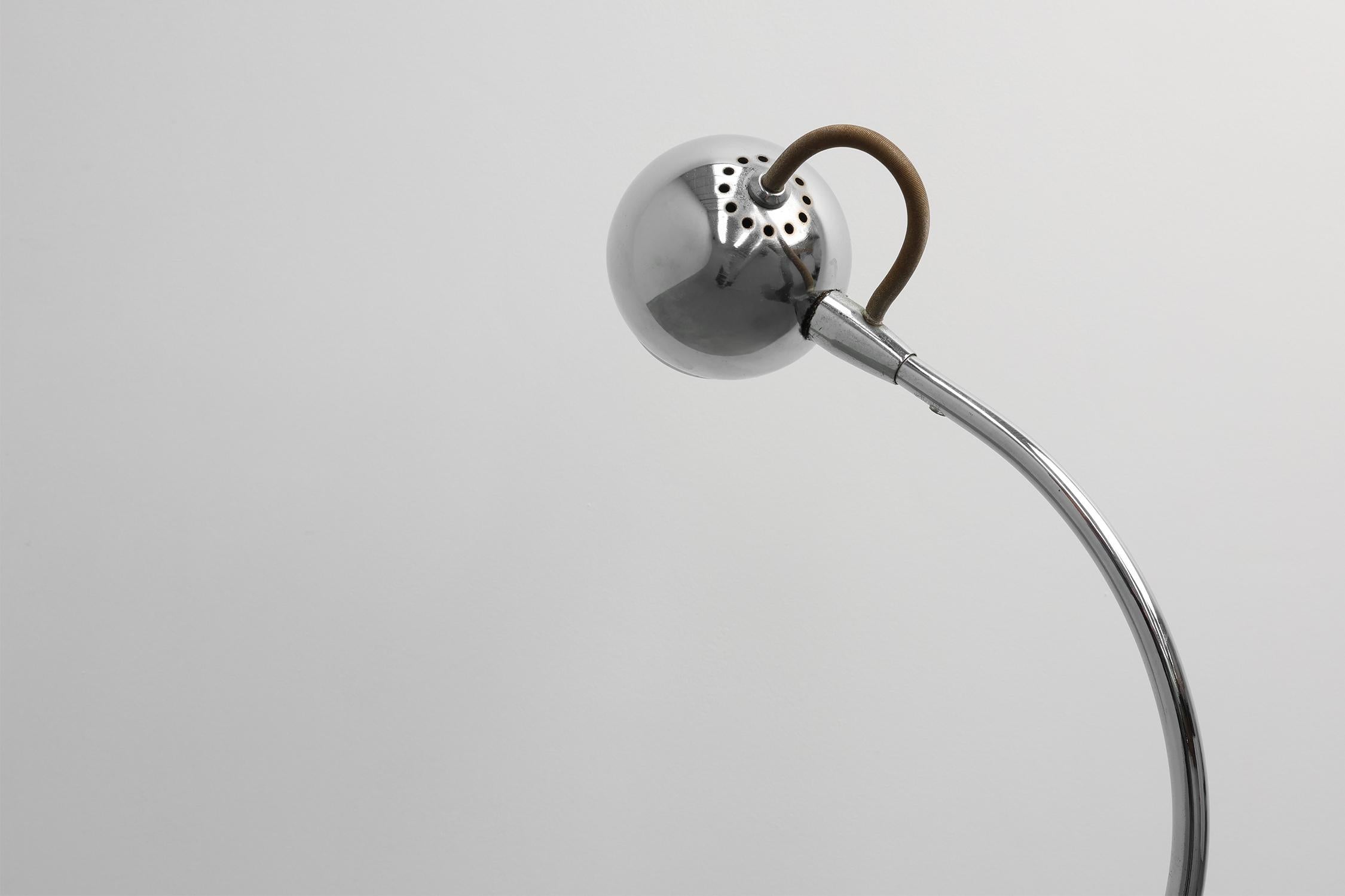 Lámpara de pie cromada de mediados de siglo de Nordlux, Dinamarca Años 70 Cromo en venta