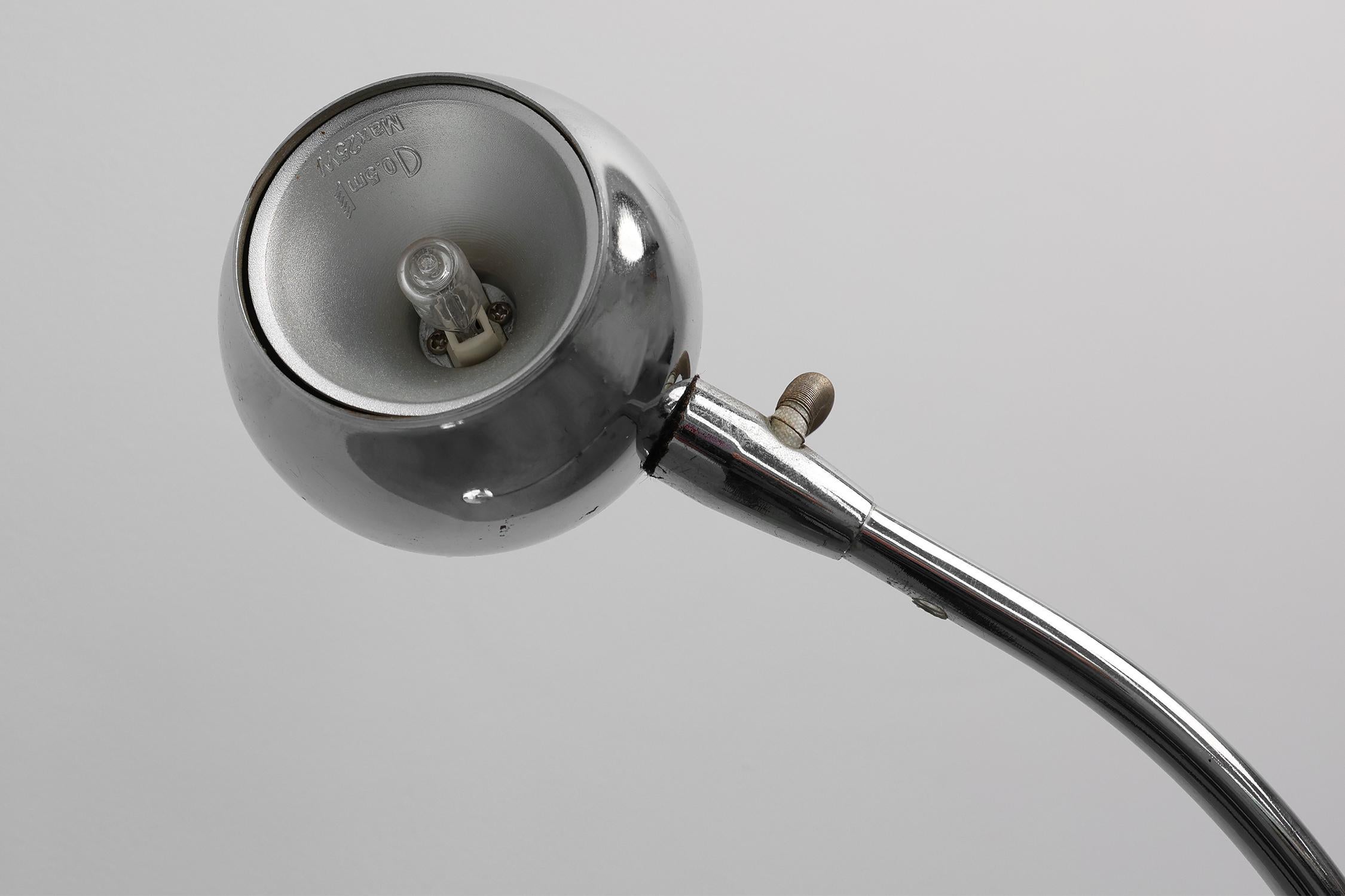 Lámpara de pie cromada de mediados de siglo de Nordlux, Dinamarca Años 70 en venta 1