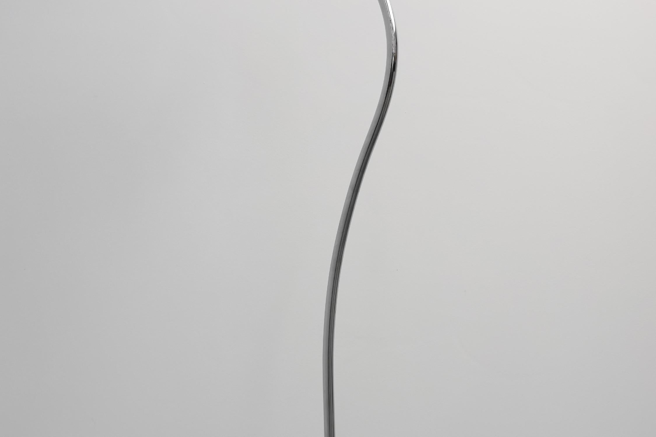 Lámpara de pie cromada de mediados de siglo de Nordlux, Dinamarca Años 70 en venta 2