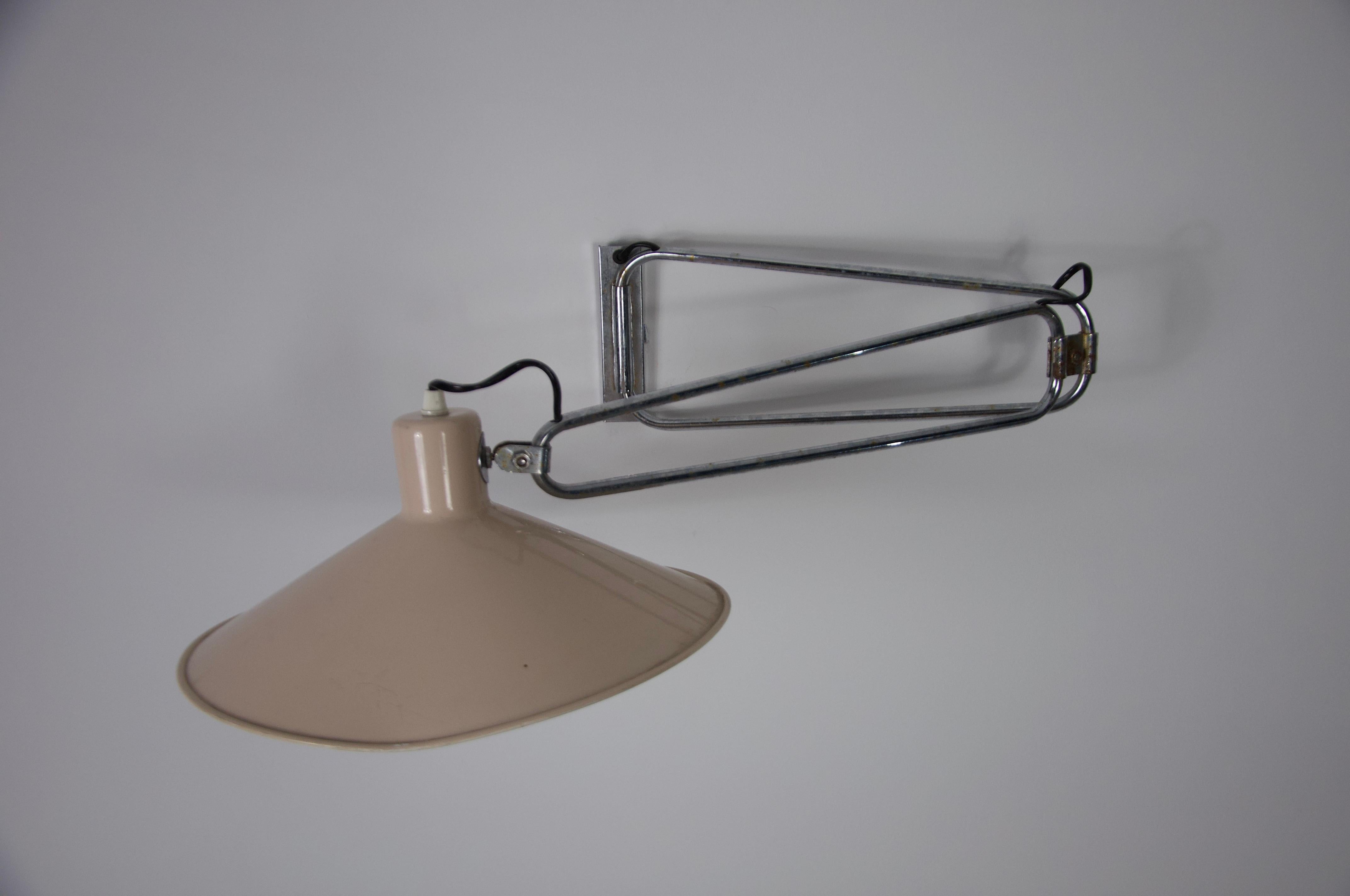 Lampada da parete a braccio oscillante in cromo di metà secolo, Francia, anni '50 in vendita 10