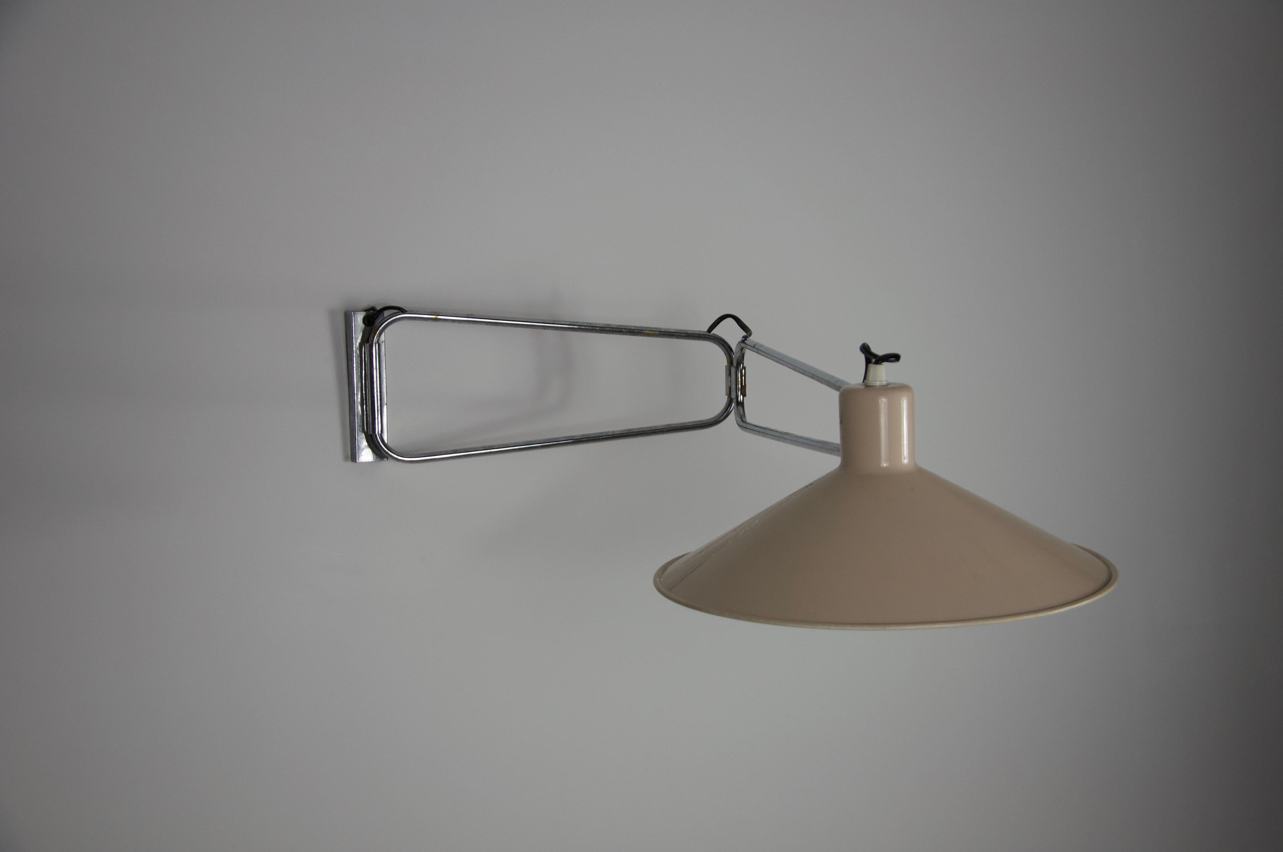 Lampada da parete a braccio oscillante in cromo di metà secolo, Francia, anni '50 in vendita 11