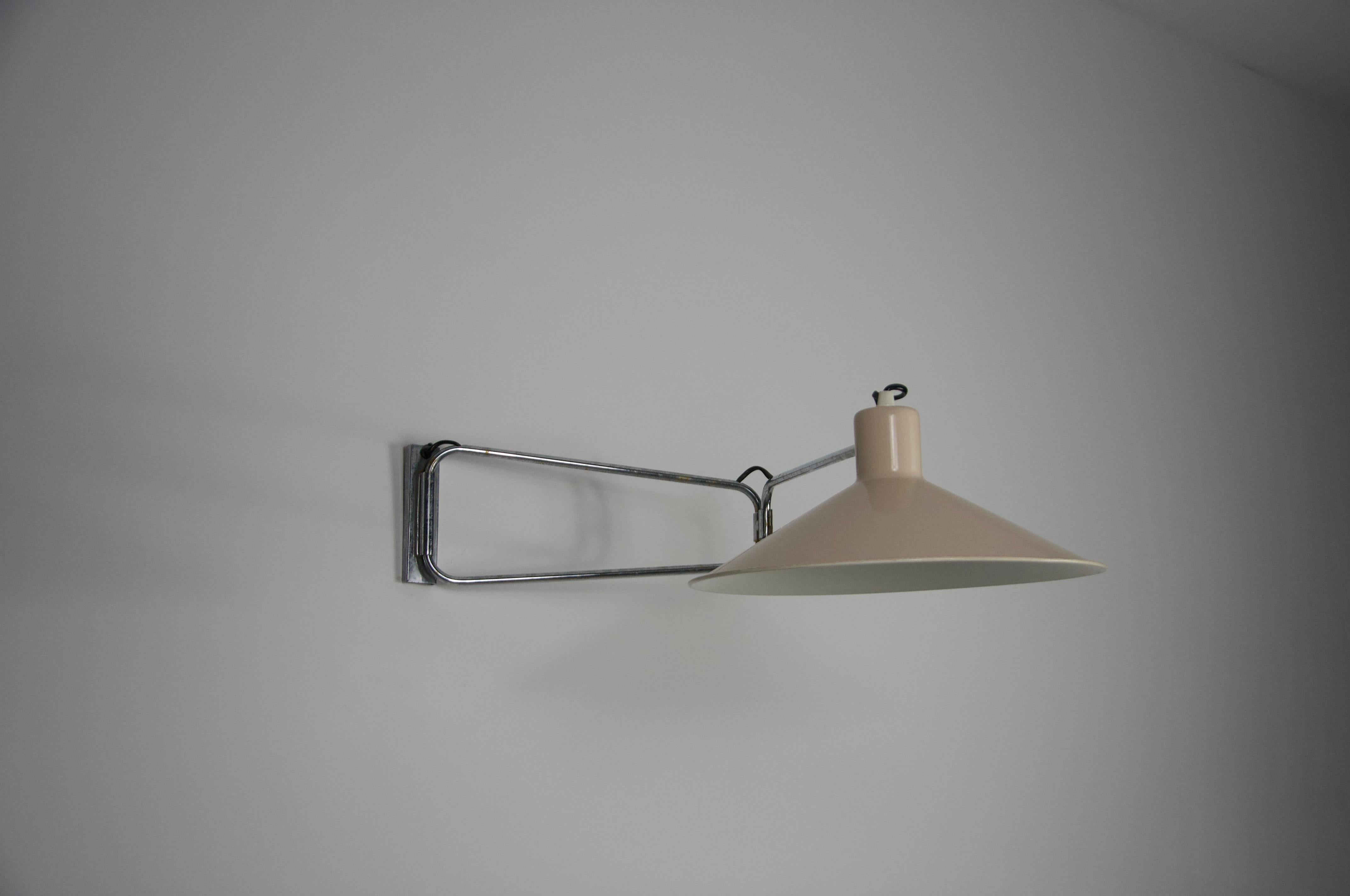 Mid-Century moderno Lampada da parete a braccio oscillante in cromo di metà secolo, Francia, anni '50 in vendita
