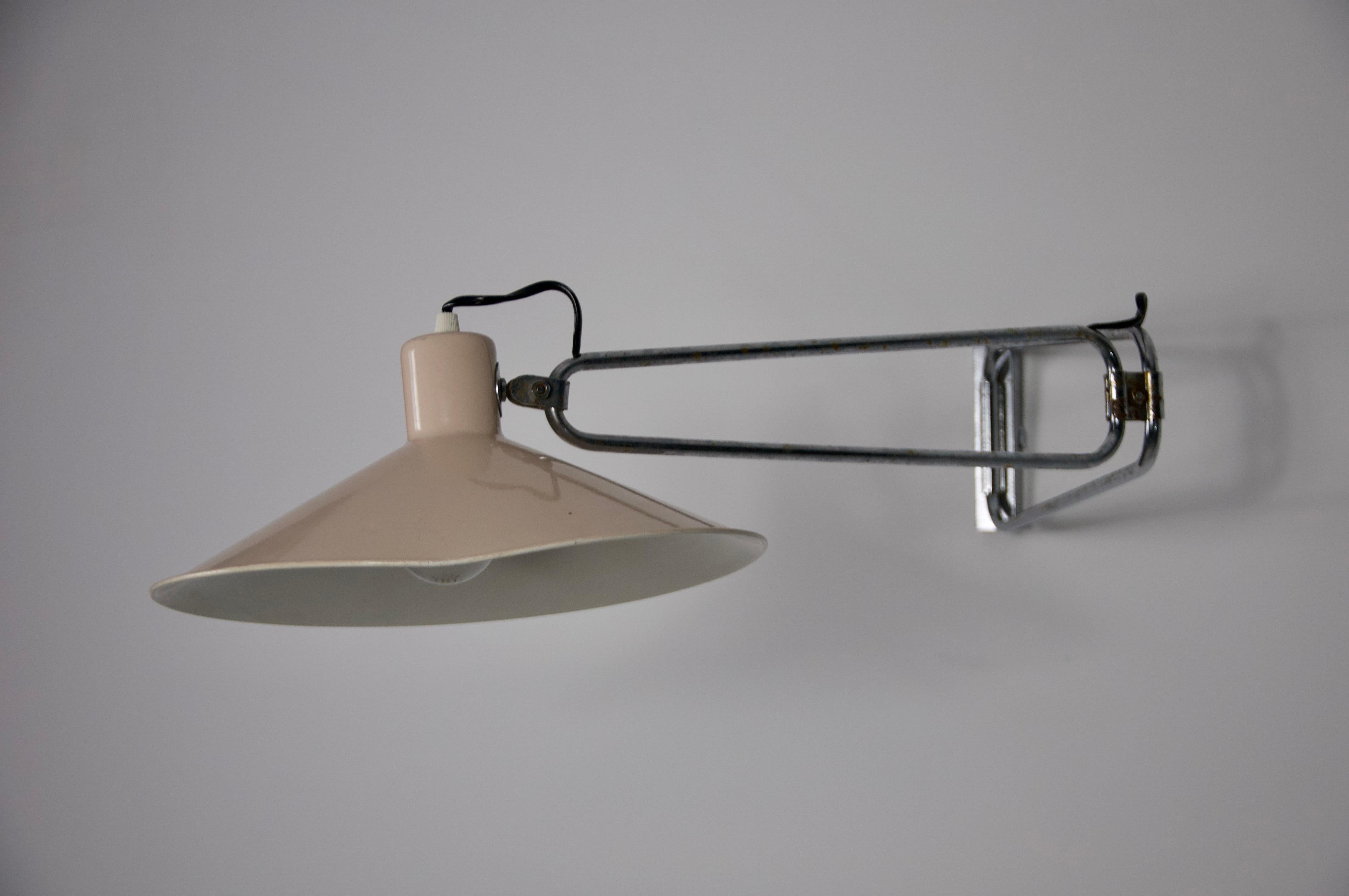 Metà XX secolo Lampada da parete a braccio oscillante in cromo di metà secolo, Francia, anni '50 in vendita