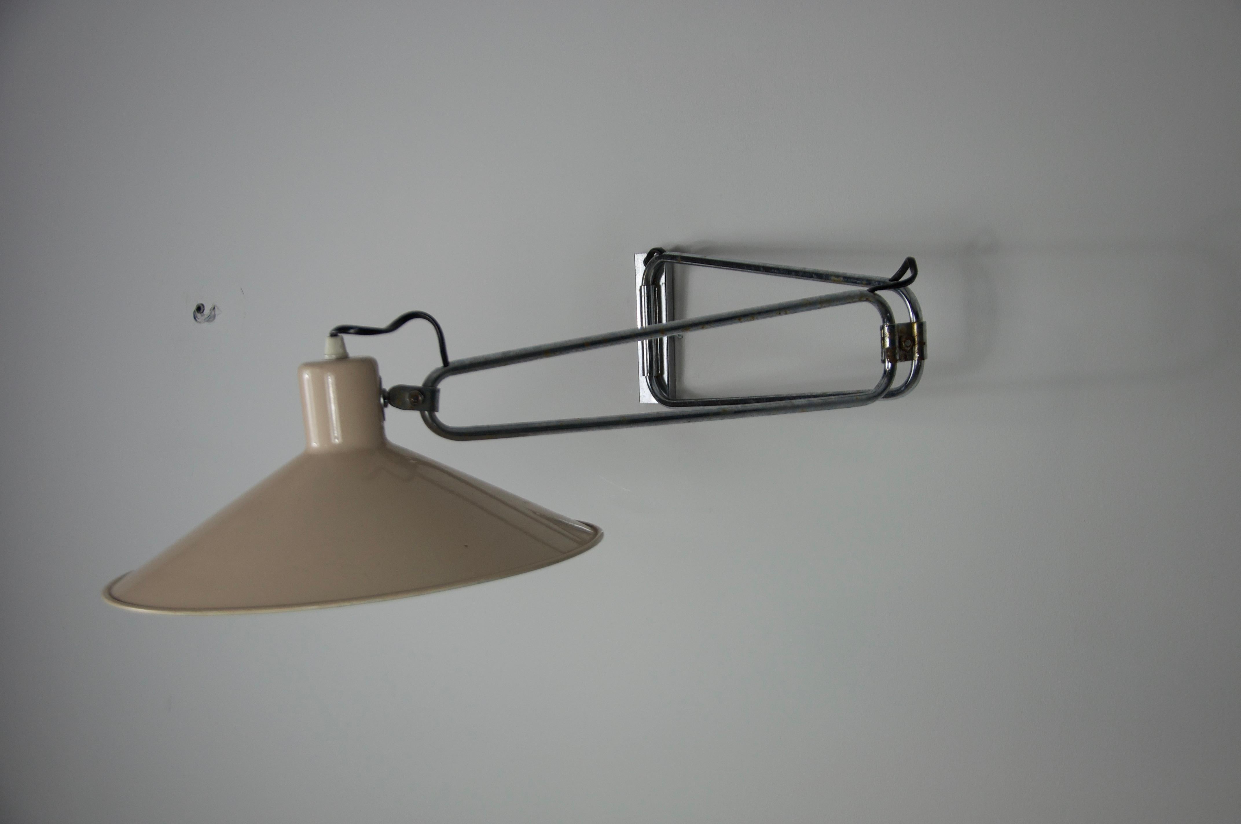 Lampada da parete a braccio oscillante in cromo di metà secolo, Francia, anni '50 in vendita 2