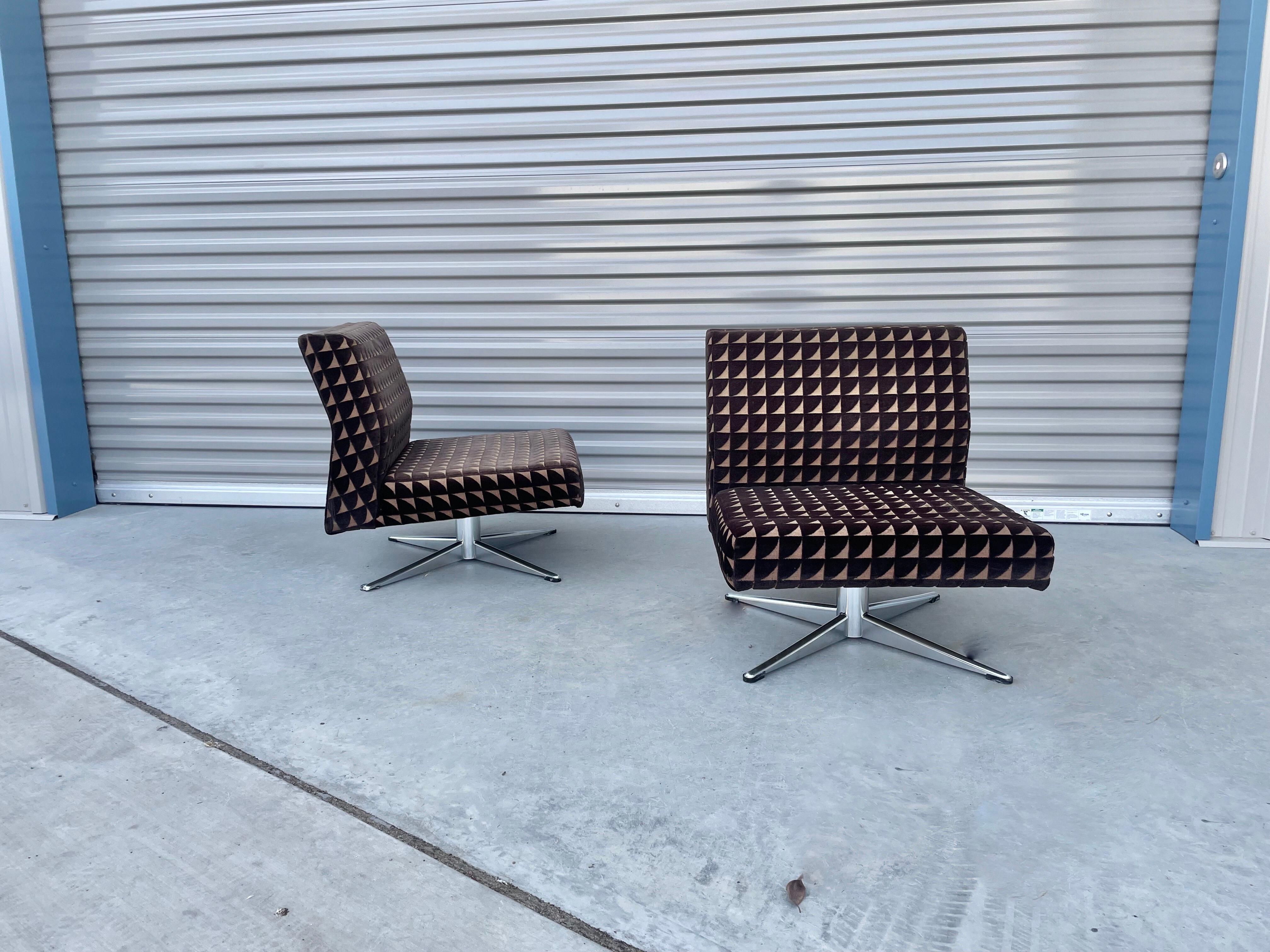 Midcentury Chrome Swivel Lounge Chairs In Good Condition In North Hollywood, CA