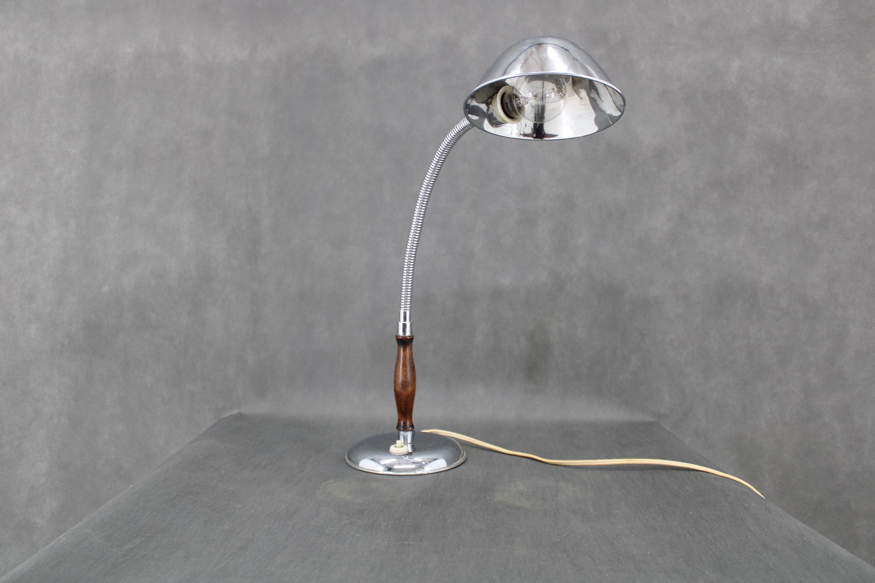 Chrom-Tischlampe aus der Mitte des Jahrhunderts, 1930er Jahre, Tschechoslowakei (Bauhaus) im Angebot