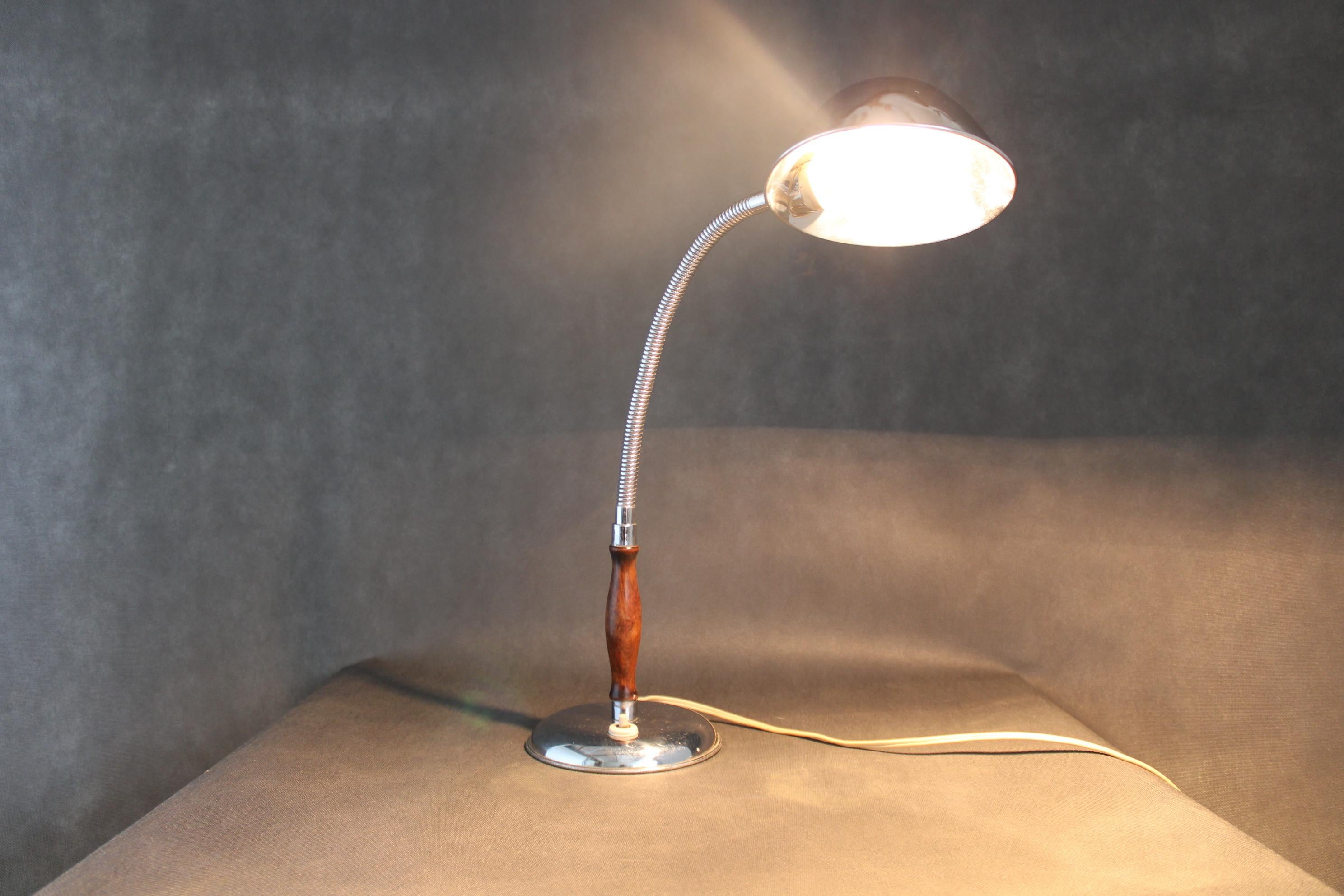 Chrom-Tischlampe aus der Mitte des Jahrhunderts, 1930er Jahre, Tschechoslowakei (Tschechisch) im Angebot
