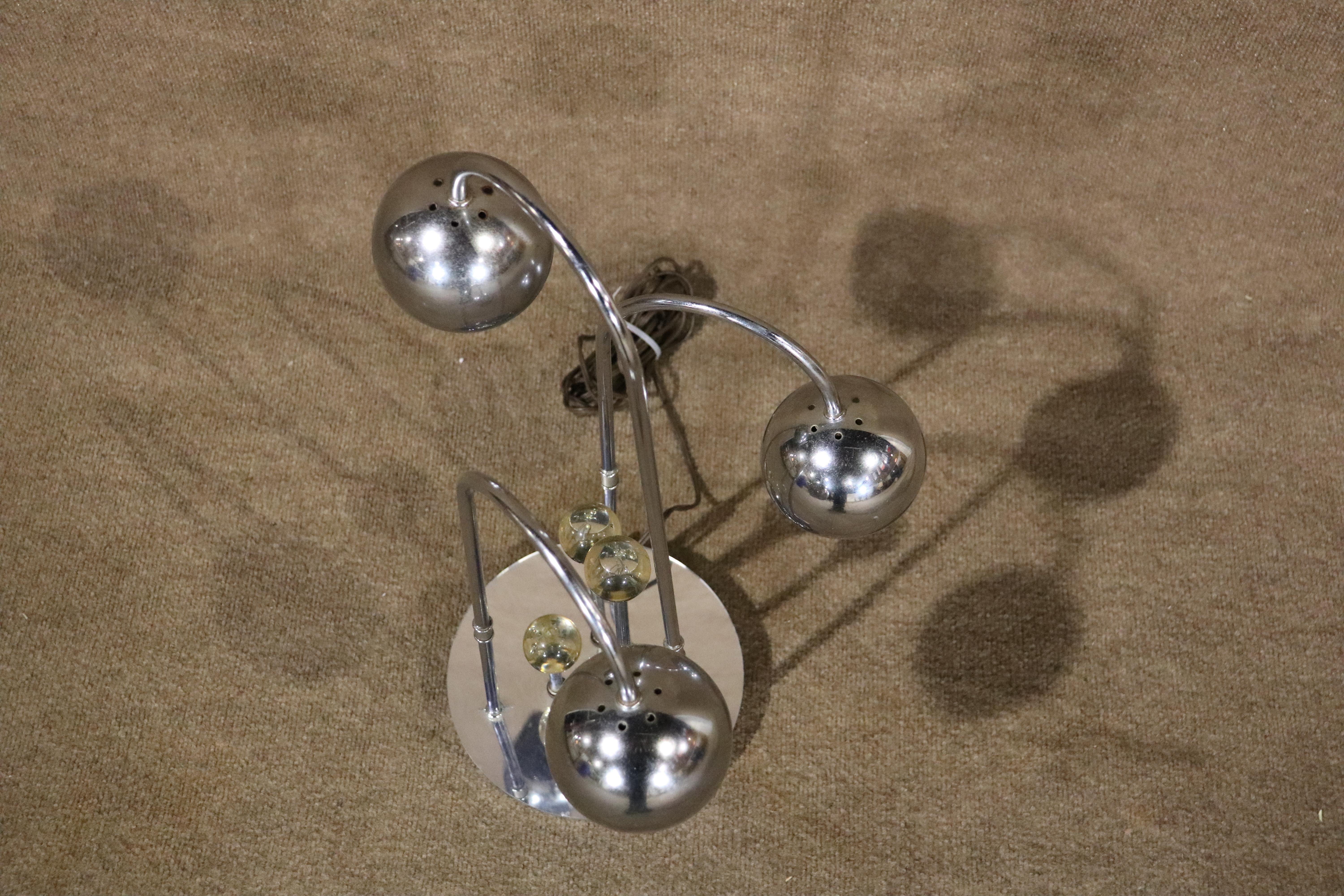 Mid-Century Chrome Table Lamp In Good Condition For Sale In Brooklyn, NY