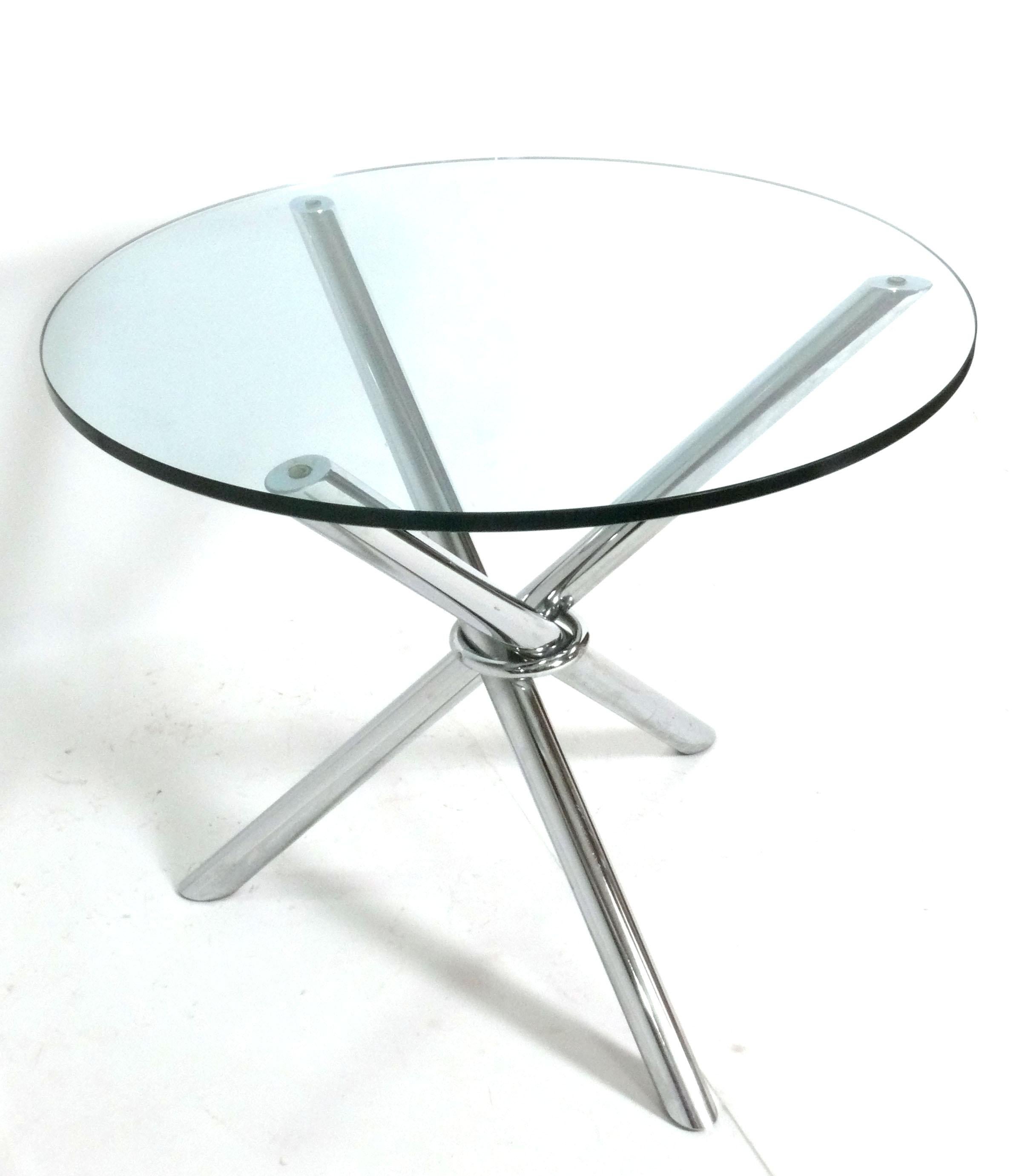 Américain Table de salle à manger tripode en chrome du milieu du siècle en vente