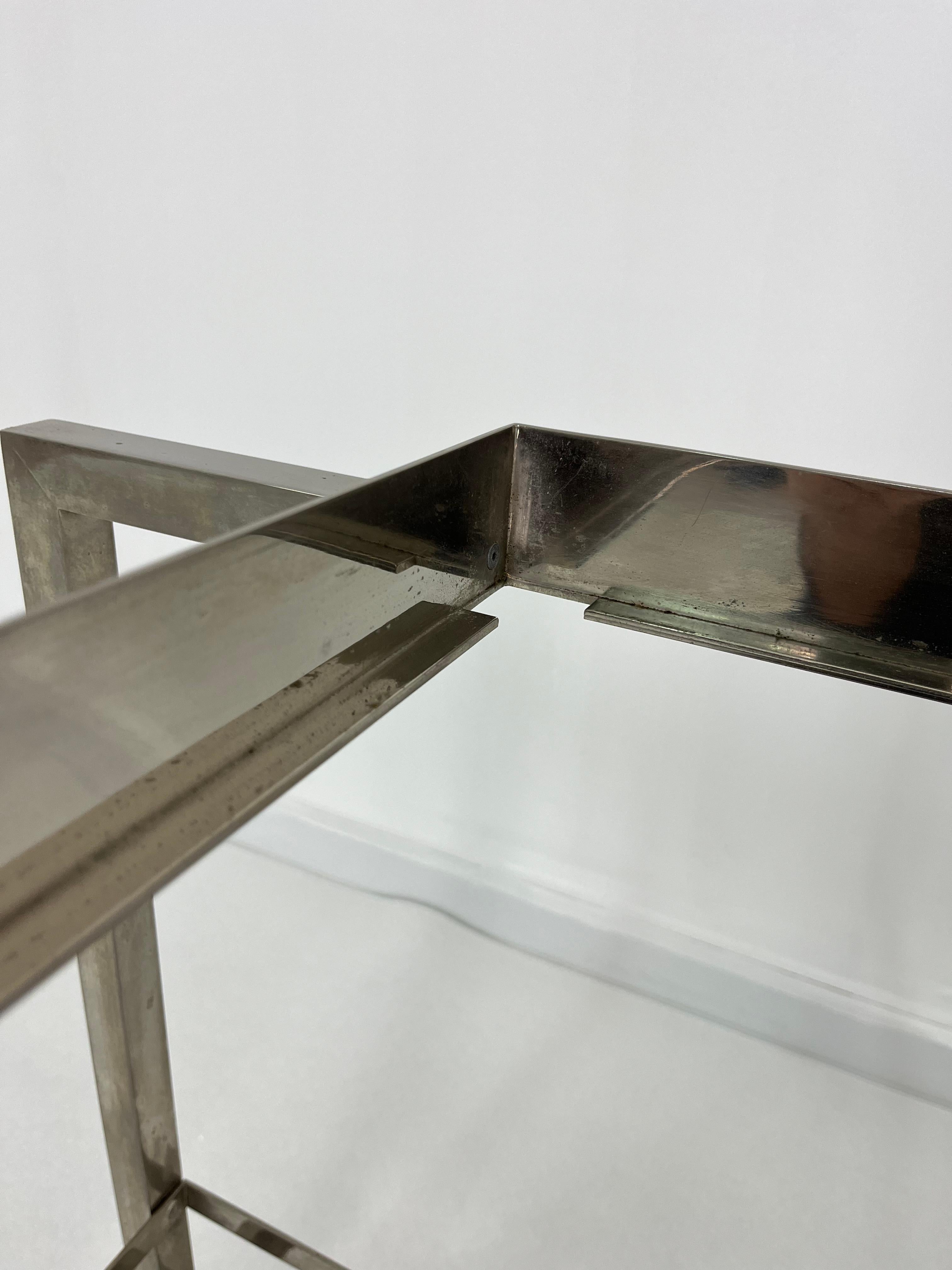 Chariot de bar en métal chromé du milieu du siècle, dessus en verre fumé, années 1960 en vente 7