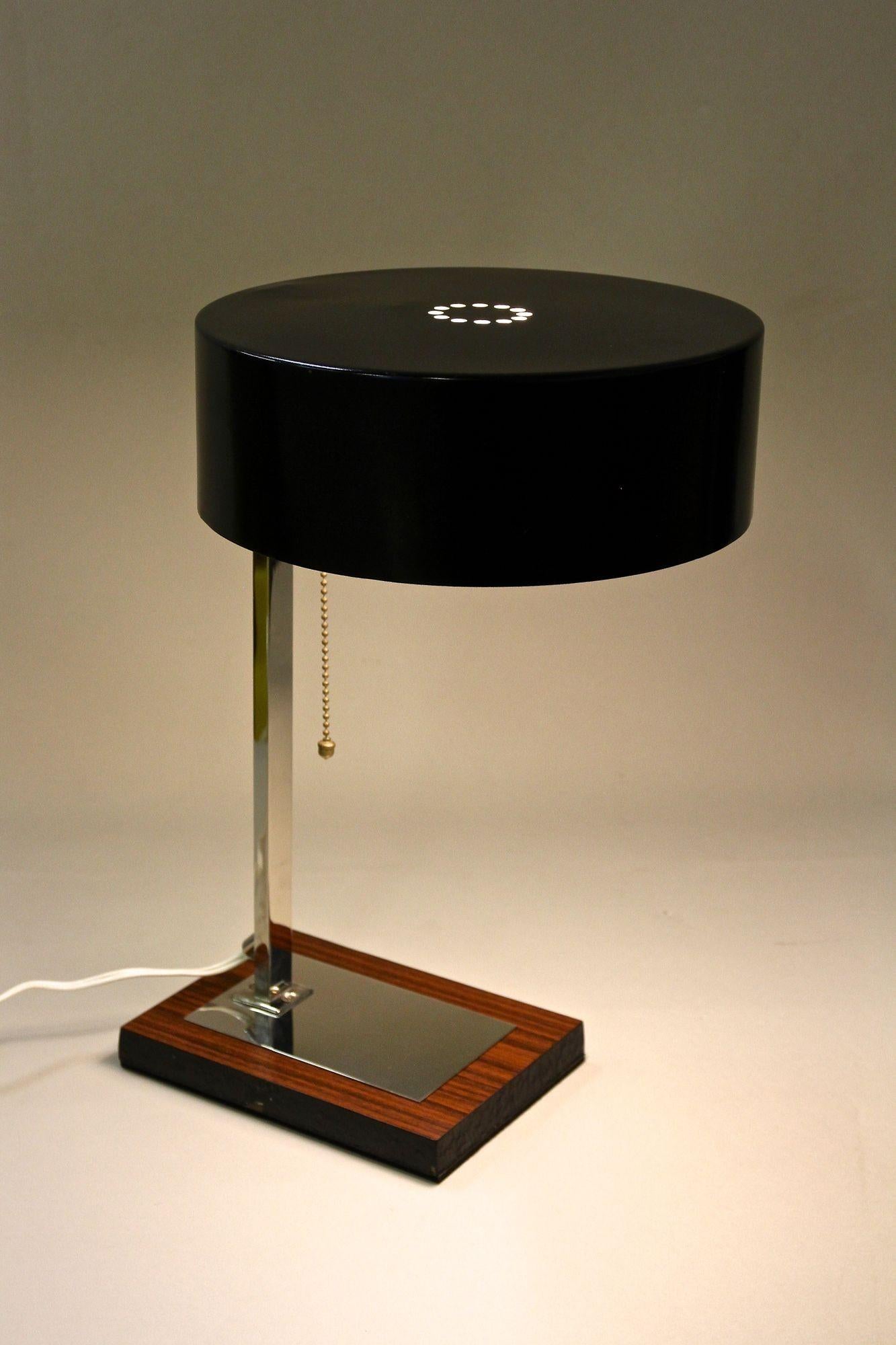 Mid-Century Chromed Table Lamp with Black Metal Lamp Shade, Austria, circa 1950 For Sale 11