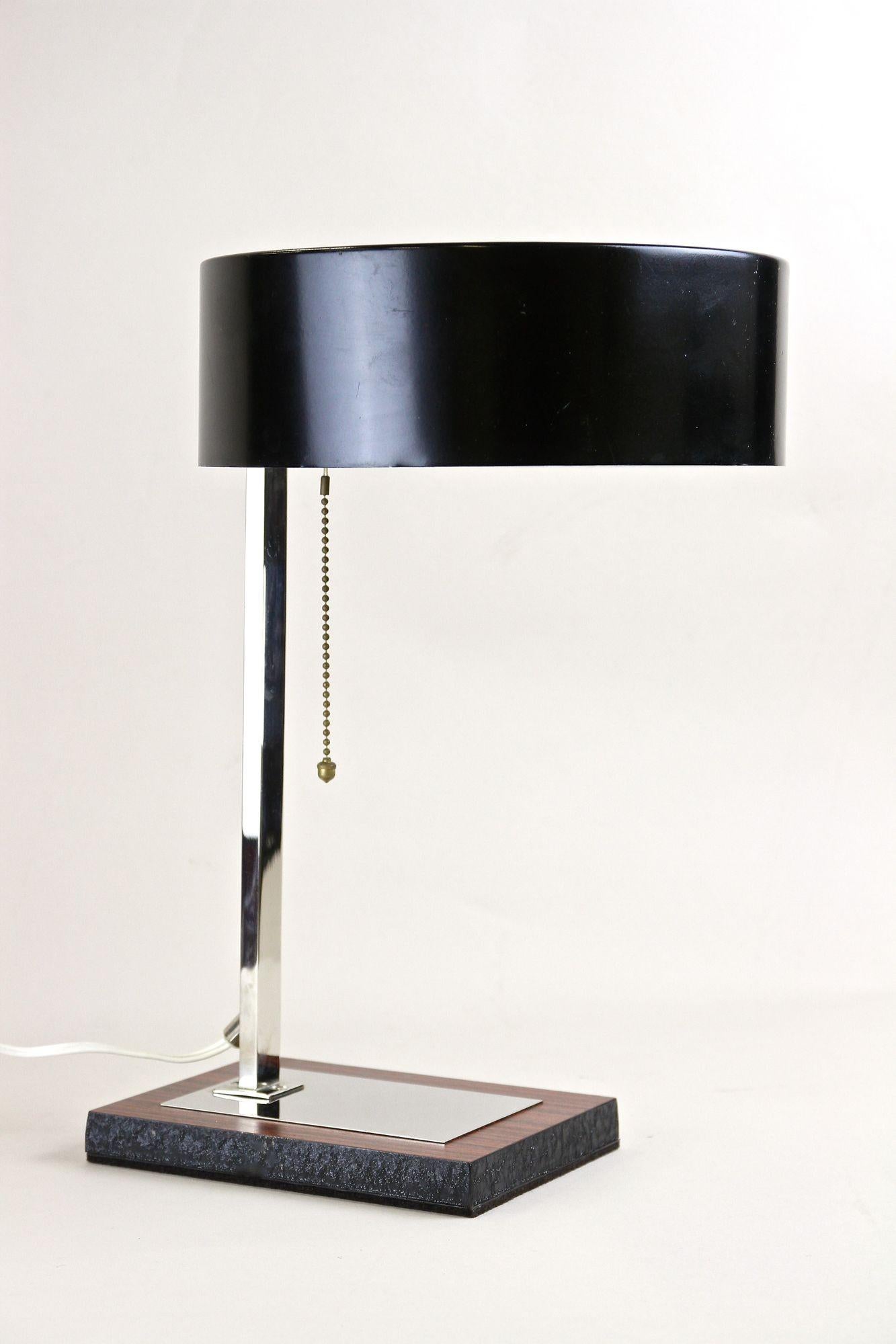 Mid-Century Chromed Table Lamp with Black Metal Lamp Shade, Austria, circa 1950 For Sale 12