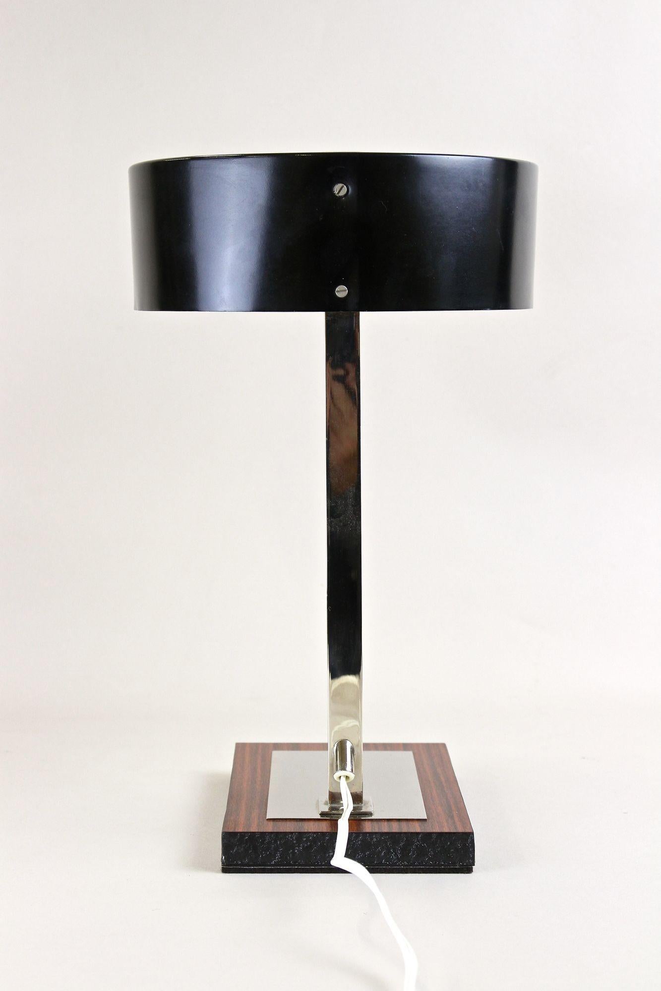 Mid-Century Chromed Table Lamp with Black Metal Lamp Shade, Austria, circa 1950 In Good Condition For Sale In Lichtenberg, AT