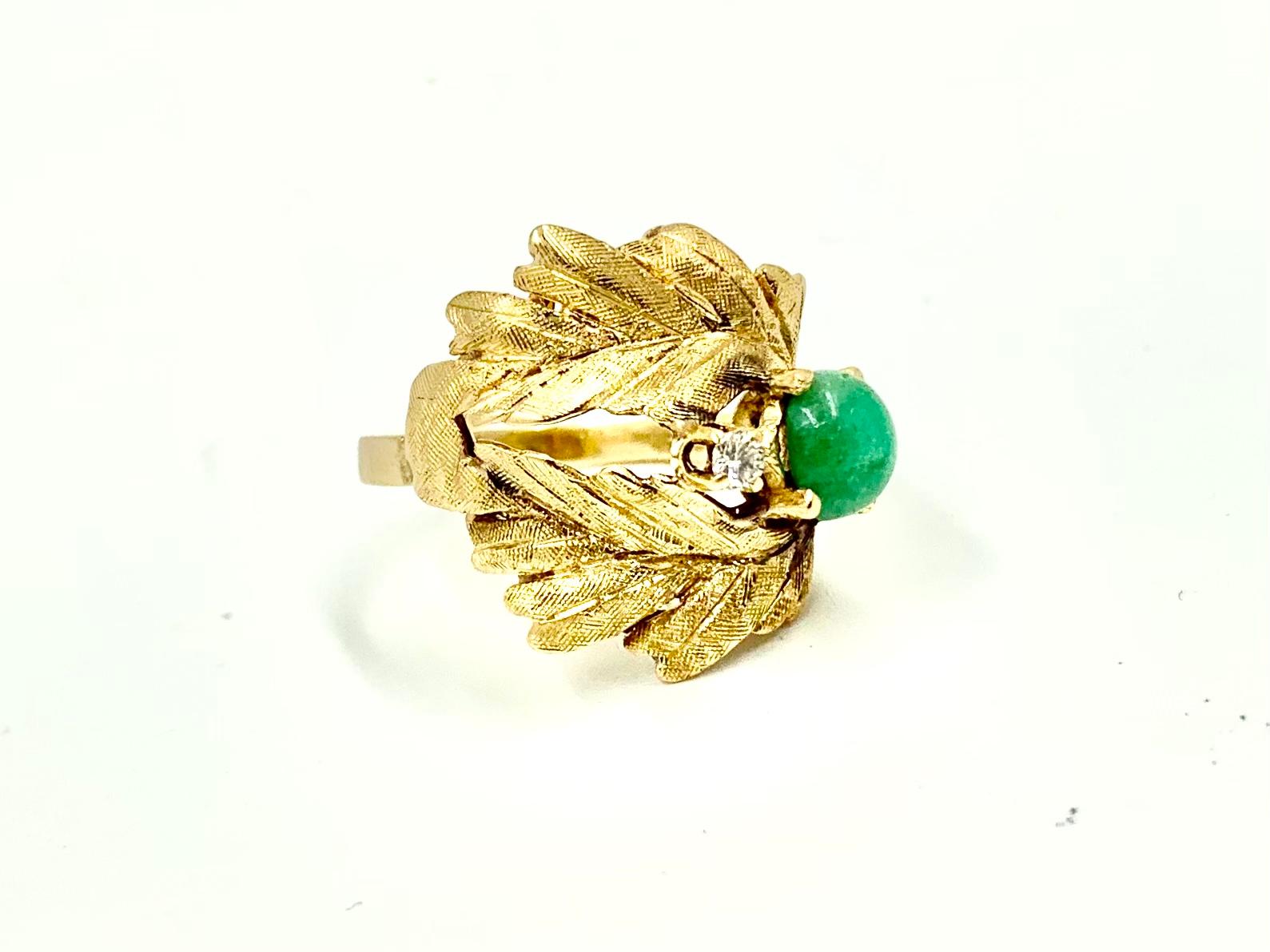 Mid Century Chrysoprase Diamond 14K Yellow Gold Textured Laurel Wreath Ring For Sale 2