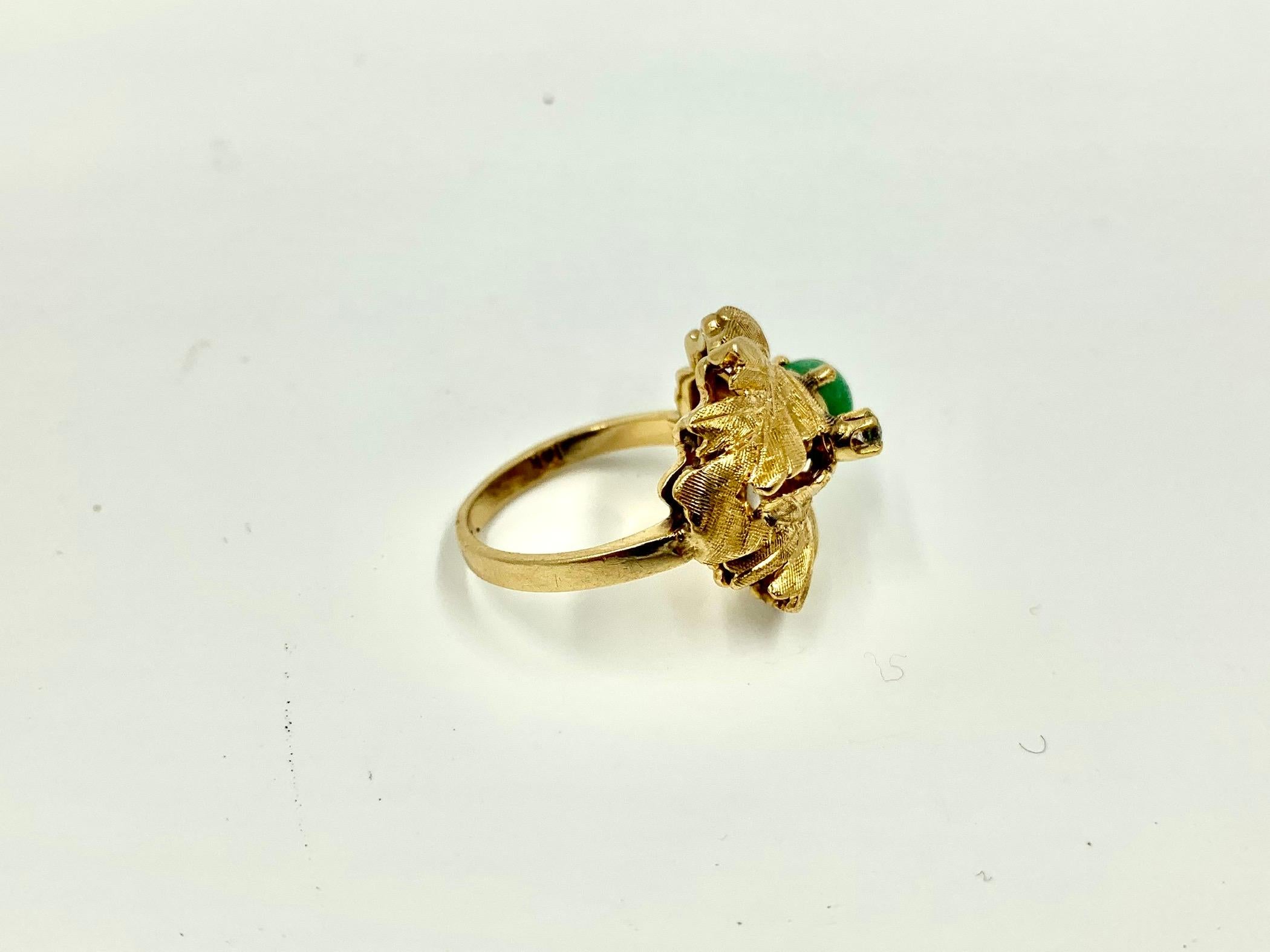 Women's or Men's Mid Century Chrysoprase Diamond 14K Yellow Gold Textured Laurel Wreath Ring For Sale