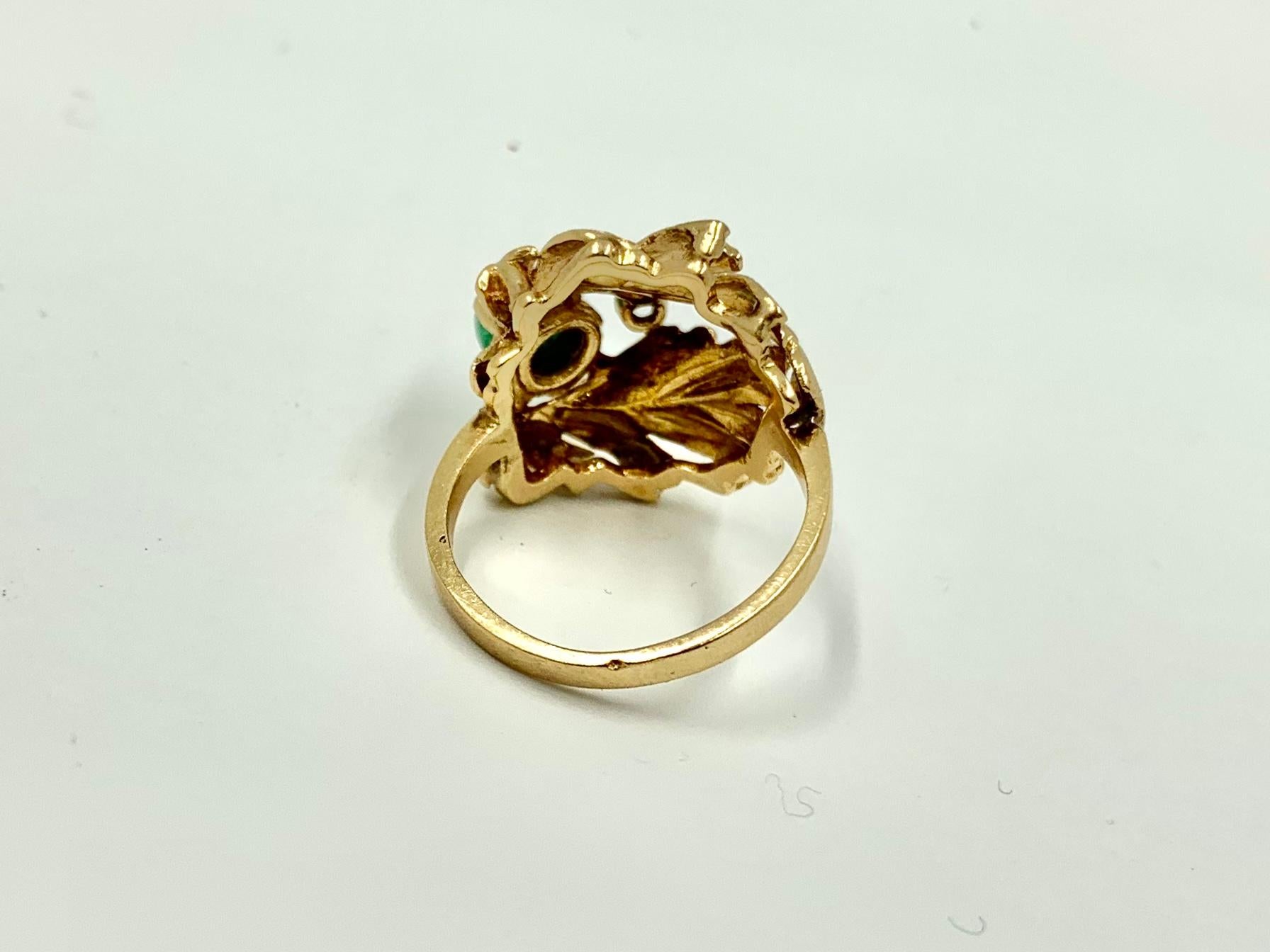 Mid Century Chrysoprase Diamond 14K Yellow Gold Textured Laurel Wreath Ring For Sale 1