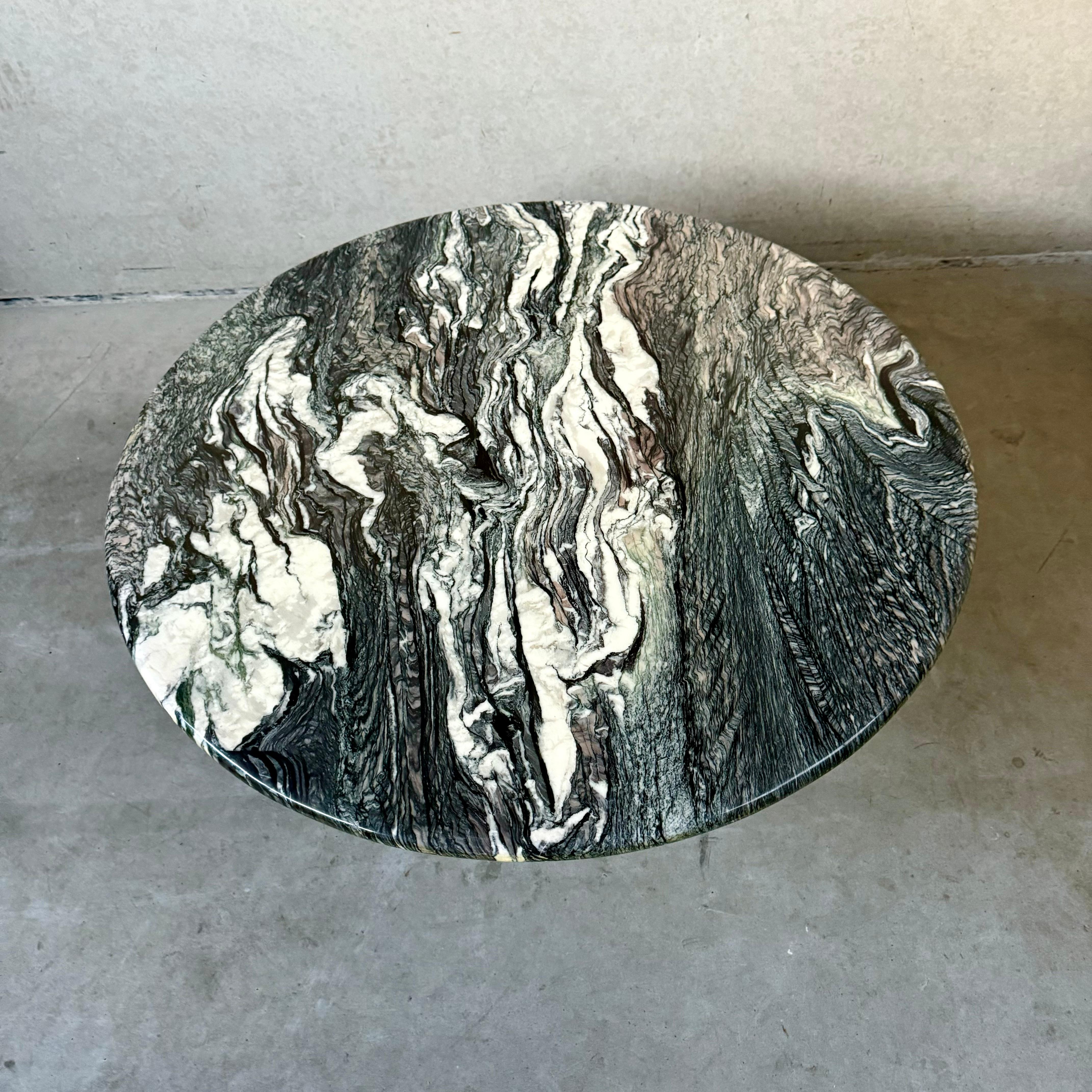 Table basse ronde en marbre Cipollino du milieu du siècle en vente 2