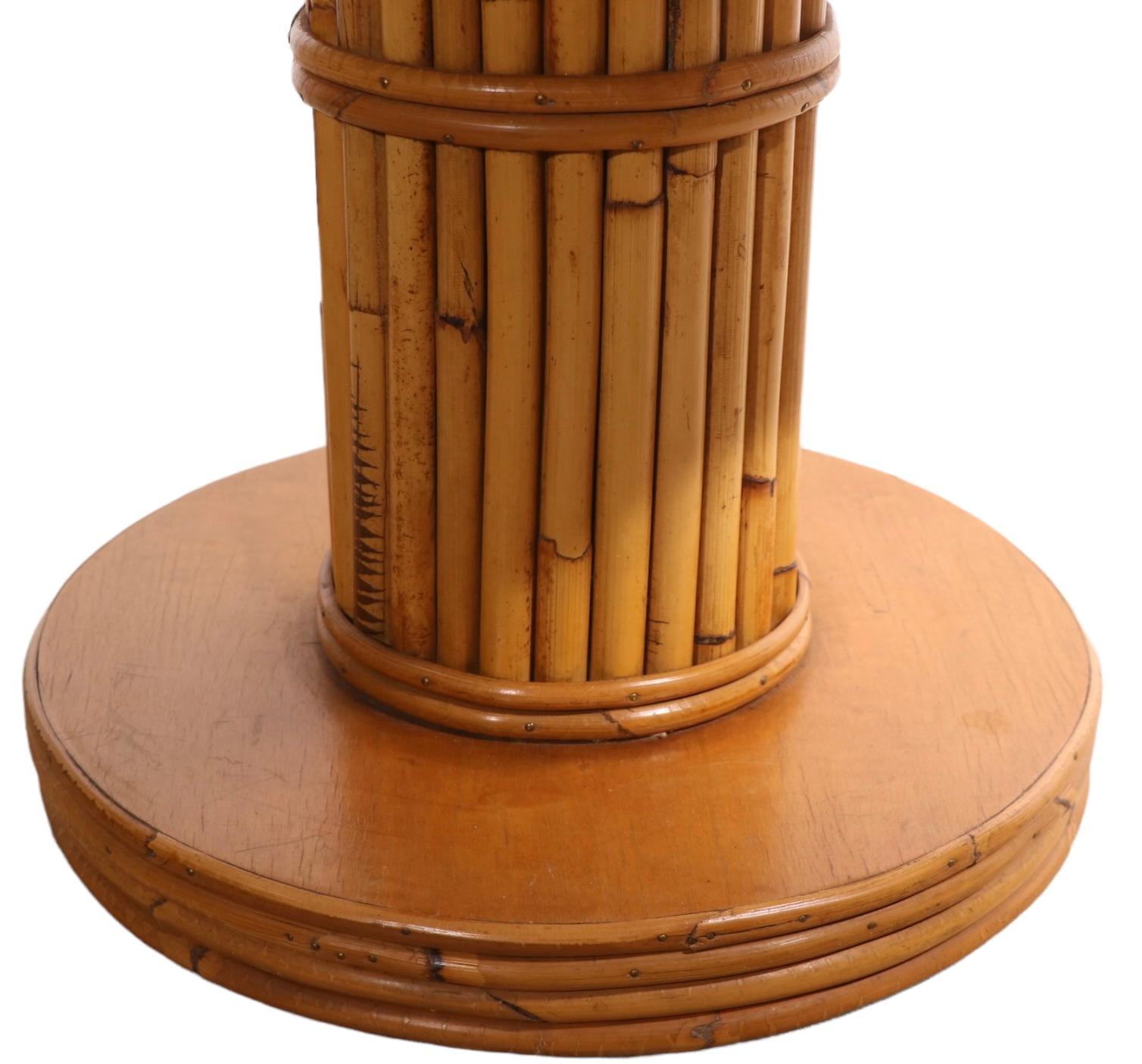 20ième siècle Table basse circulaire en bambou du milieu du siècle dernier par Ficks Reed en vente