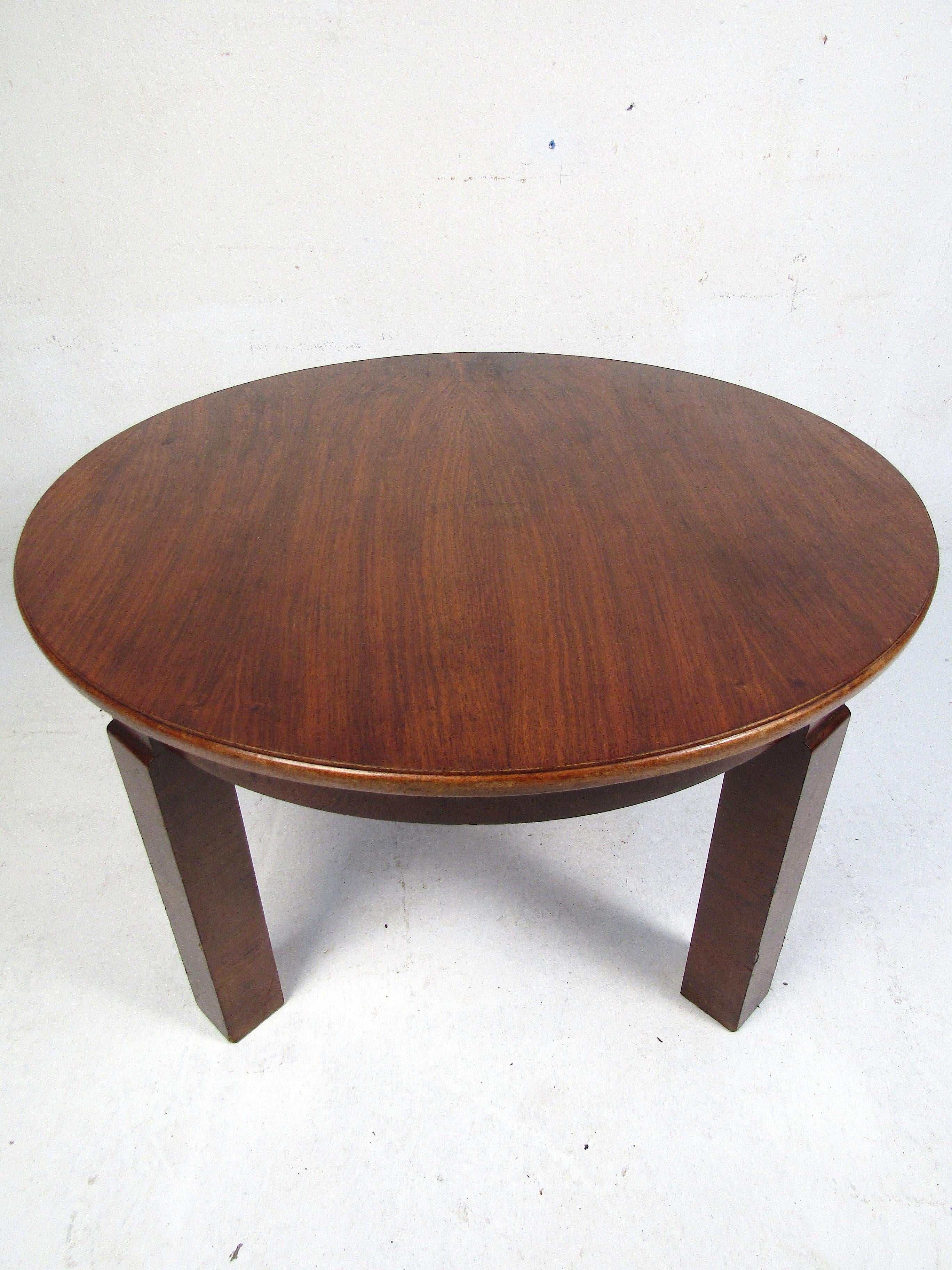 Mid-Century Modern Table basse circulaire du milieu du siècle dernier en vente