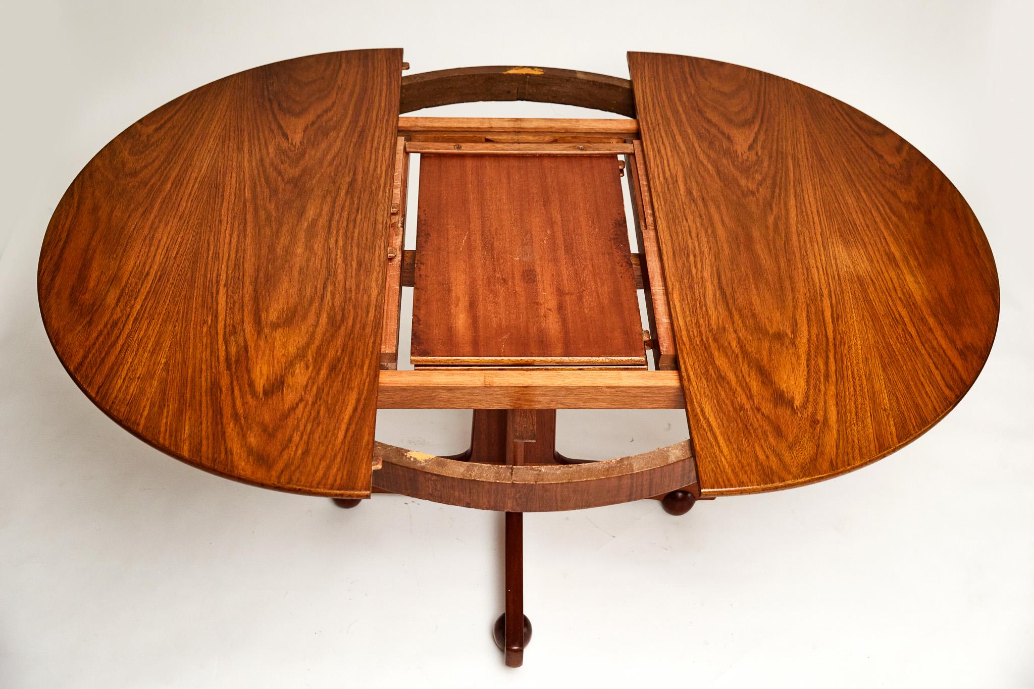 Table moderne brésilienne en bois de feuillus de Geraldo de Barros pour Hobjeto Brazil 1972 Bon état - En vente à New York, NY