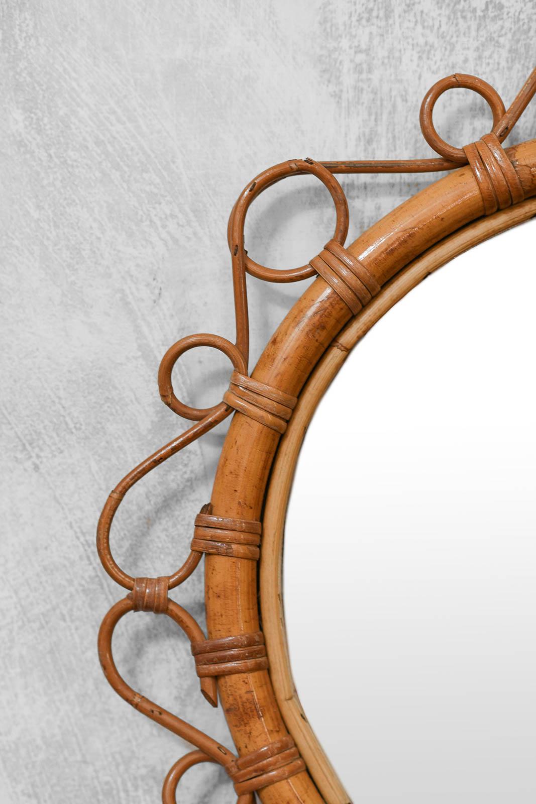 Mid-20th Century Mid-Century Circular Rattan Mirror With Handwoven Thin Patterns For Sale