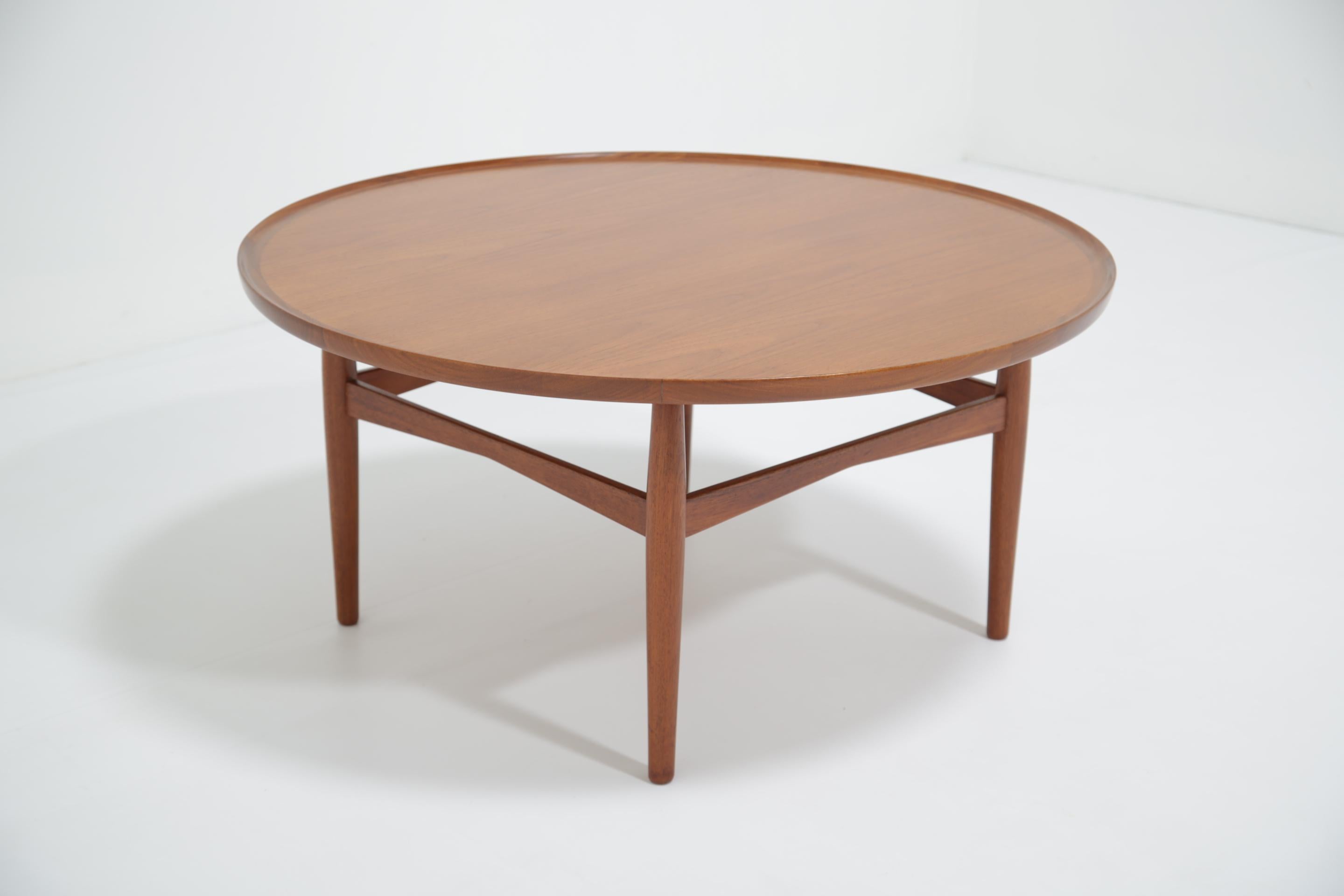 Mid-Century Modern Mid-Century Circular Round Teak Coffee Table, Denmark, 1960s en vente
