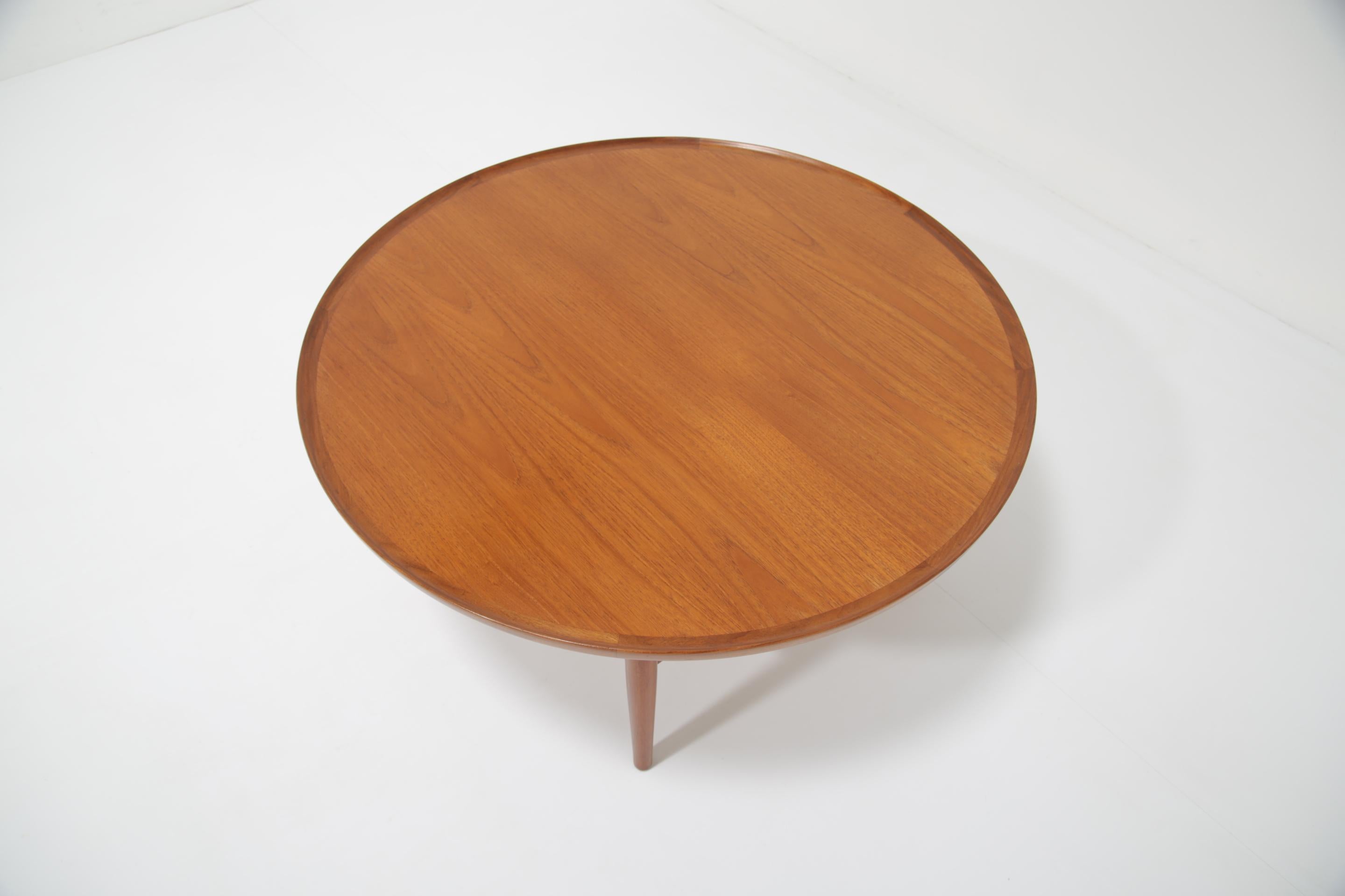 Danois Mid-Century Circular Round Teak Coffee Table, Denmark, 1960s en vente