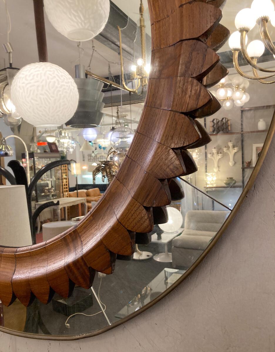 Mid-century Circular Walnut Wall Mirror by Fratelli Marelli, Italy, 1950s In Good Condition In Brussels, BE