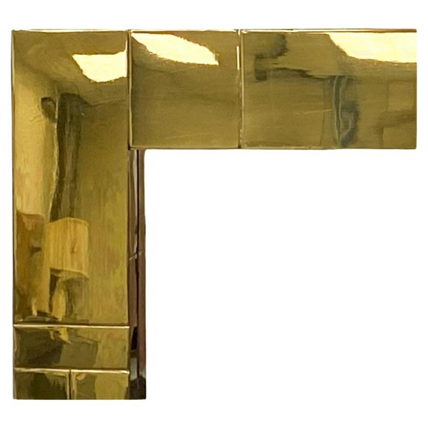 Mid-Century moderno Specchio da parete in ottone cubista con paesaggio urbano di metà secolo in vendita