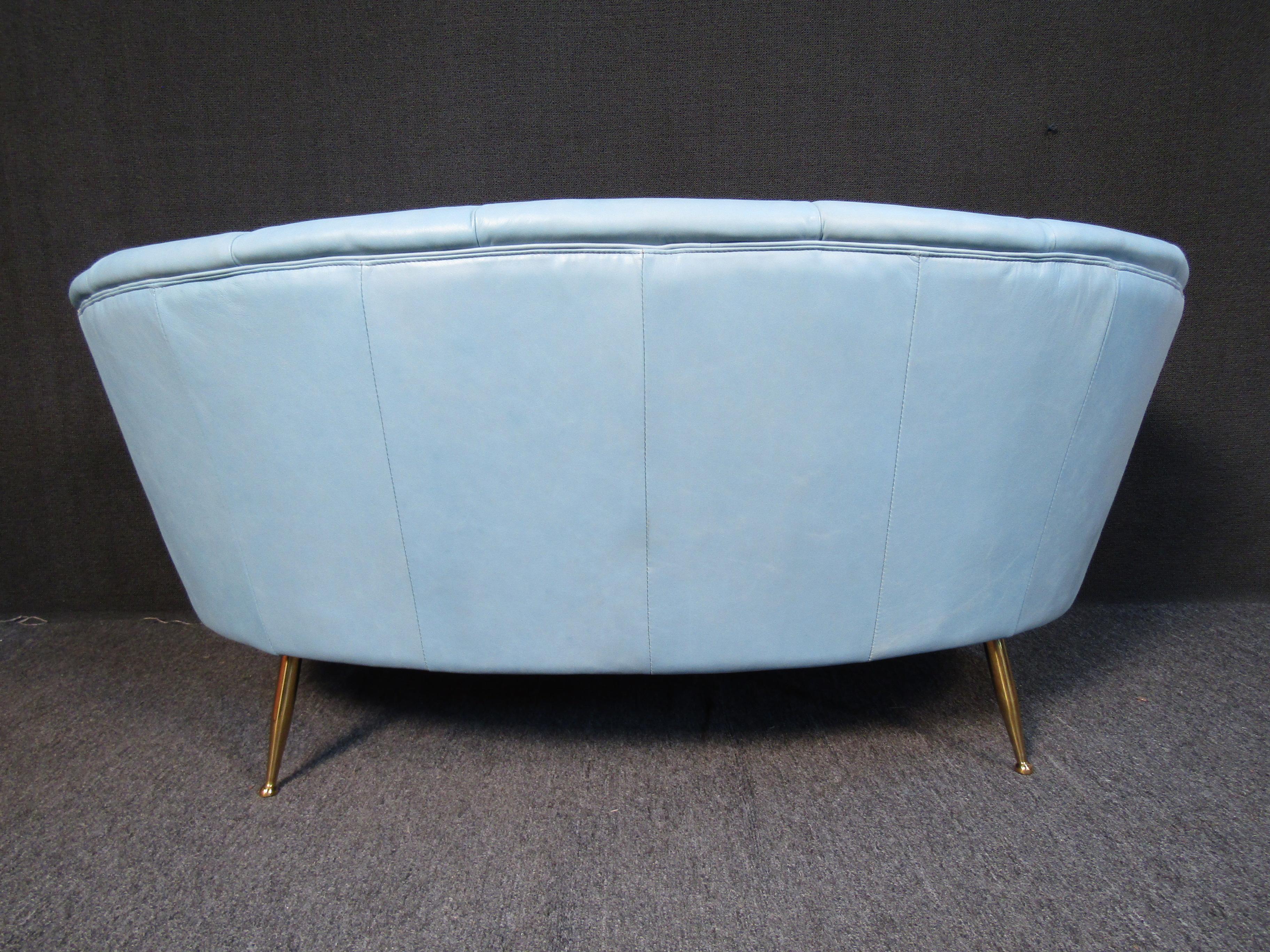 Mid-Century Clam Shell Loveseat In Good Condition For Sale In Brooklyn, NY