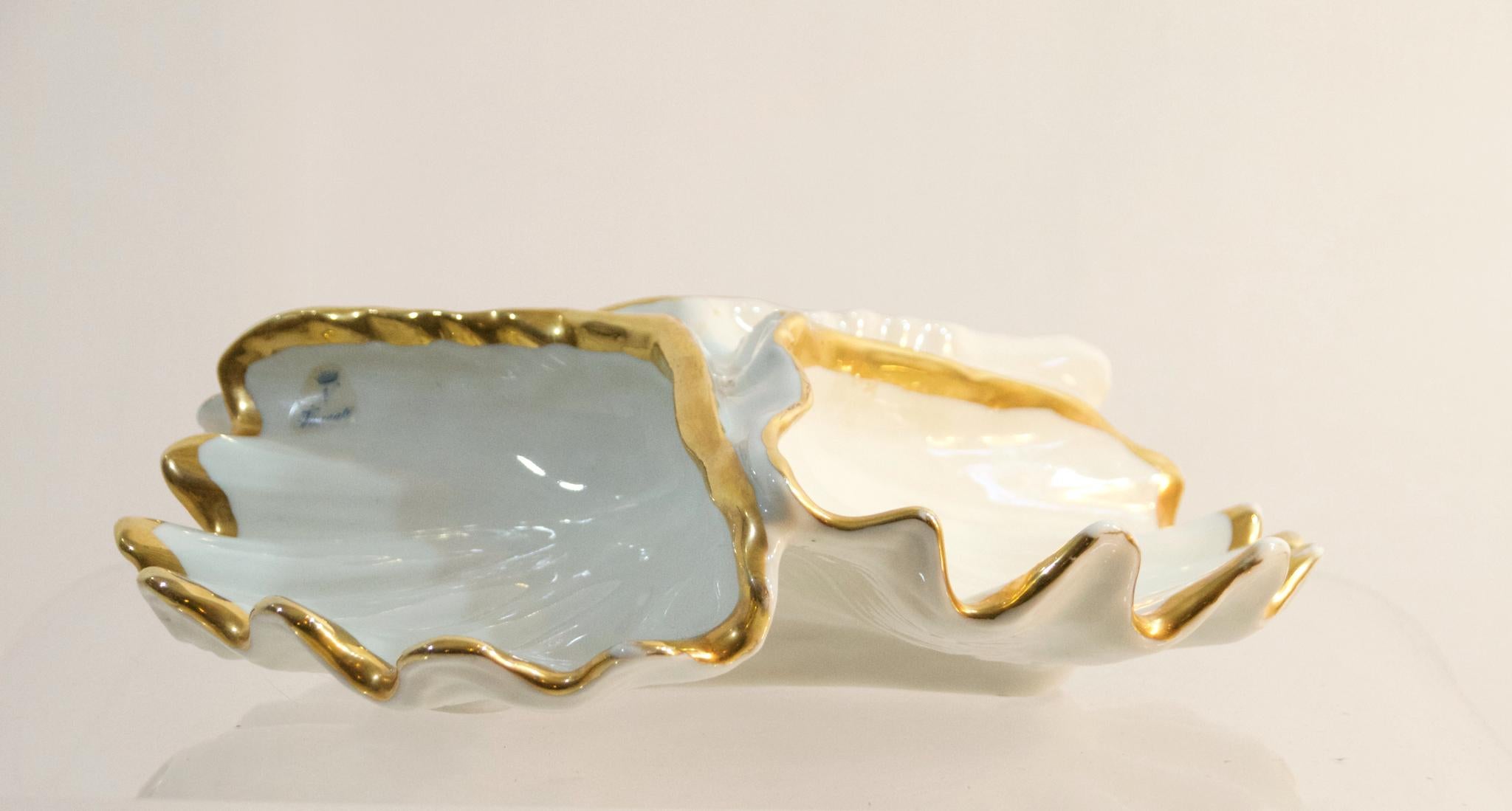 Porcelaine Bol en porcelaine en forme de coquille de palourde du milieu du siècle dernier de Capodimonte, Italie en vente