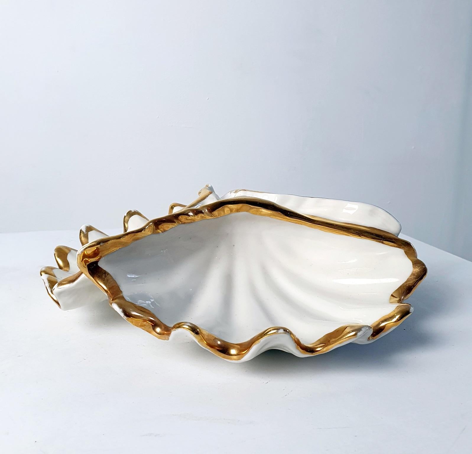 20th Century Mid Century Clam Shell Porcelain Bowl by Capodimonte, Italy For Sale