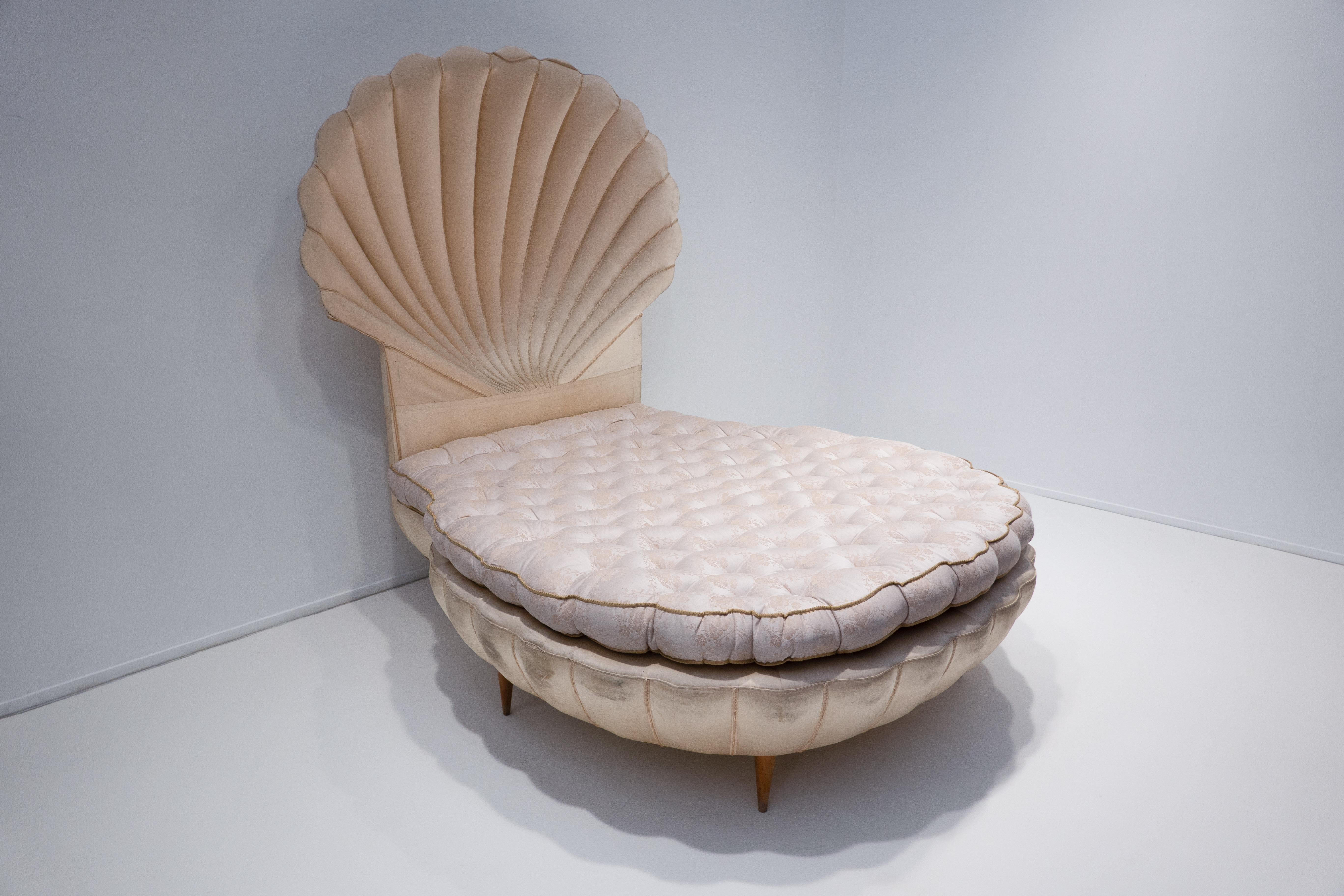 Mid-century Clamshell bed, fabric, Italy, 1940s.
