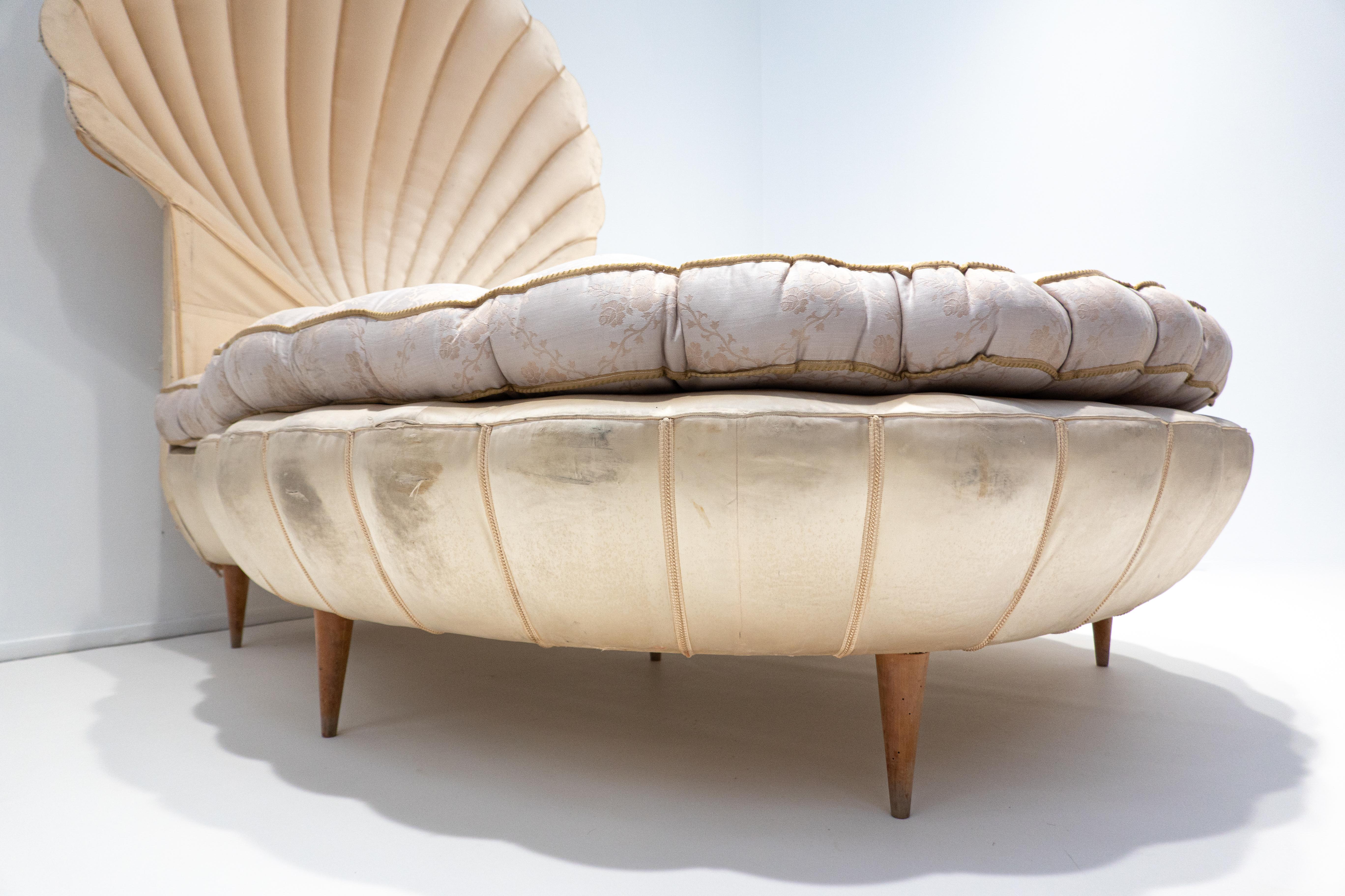 Mid-Century Modern Mid-Century Clamshell Bed, Fabric, Italy, 1940s