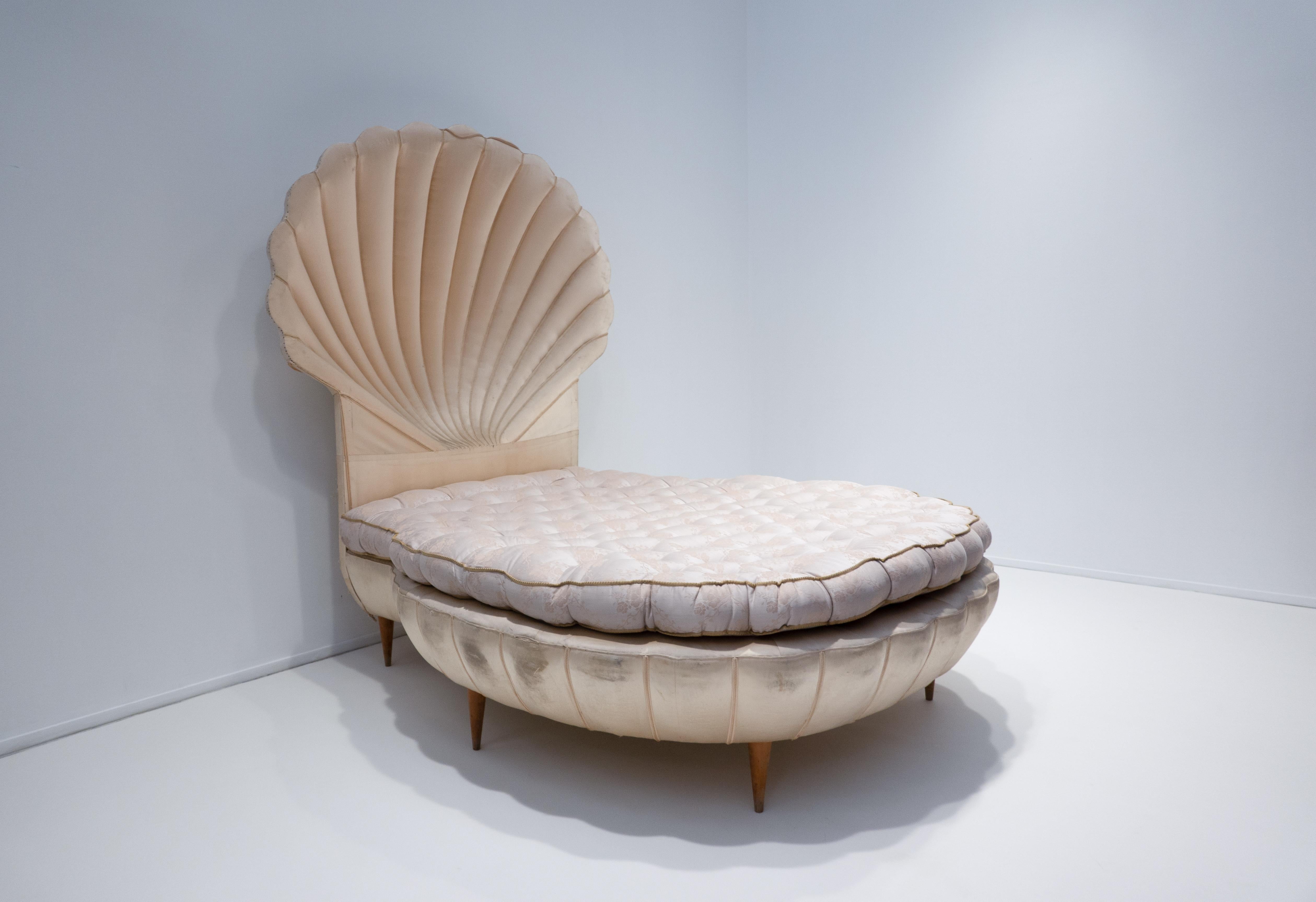 Mid-20th Century Mid-Century Clamshell Bed, Fabric, Italy, 1940s