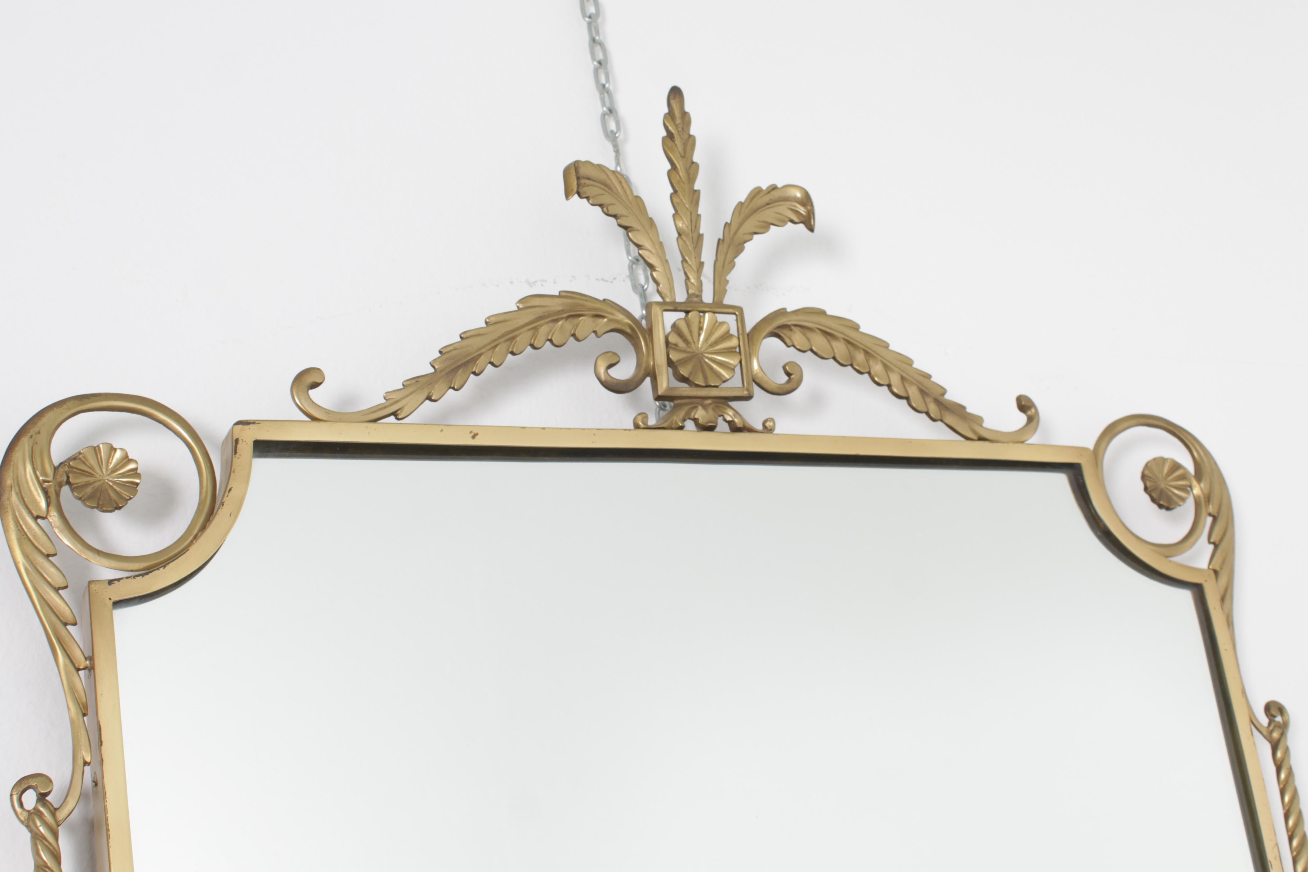Mid-Century Classic Italian Style Wall Mirror with Golden Brass Friezes 50s For Sale 1